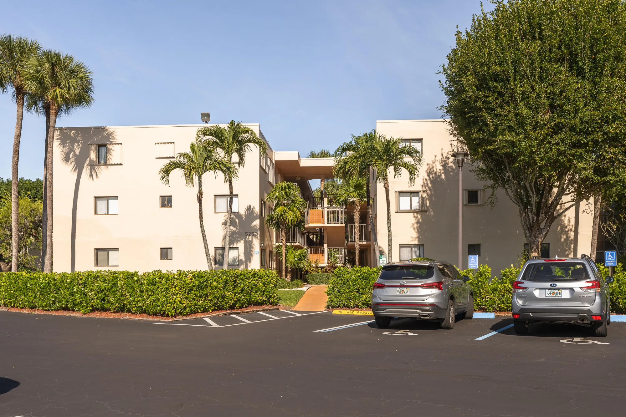 Property Slideshow image 1 of 37 | 5250 las verdes cir apt 116, Delray Beach, FL, 33484