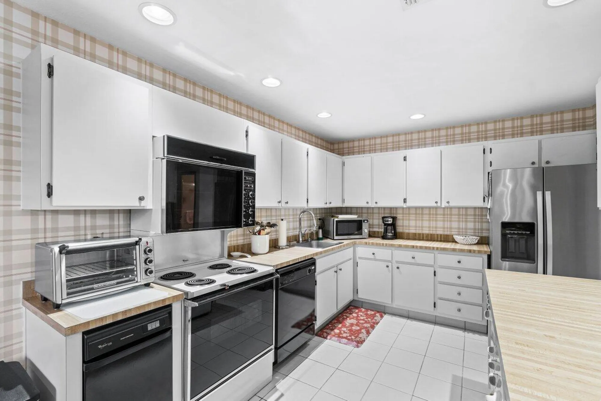 Property Slideshow image 17 of 46 | 20 westgate ln b, Boynton Beach, FL, 33436