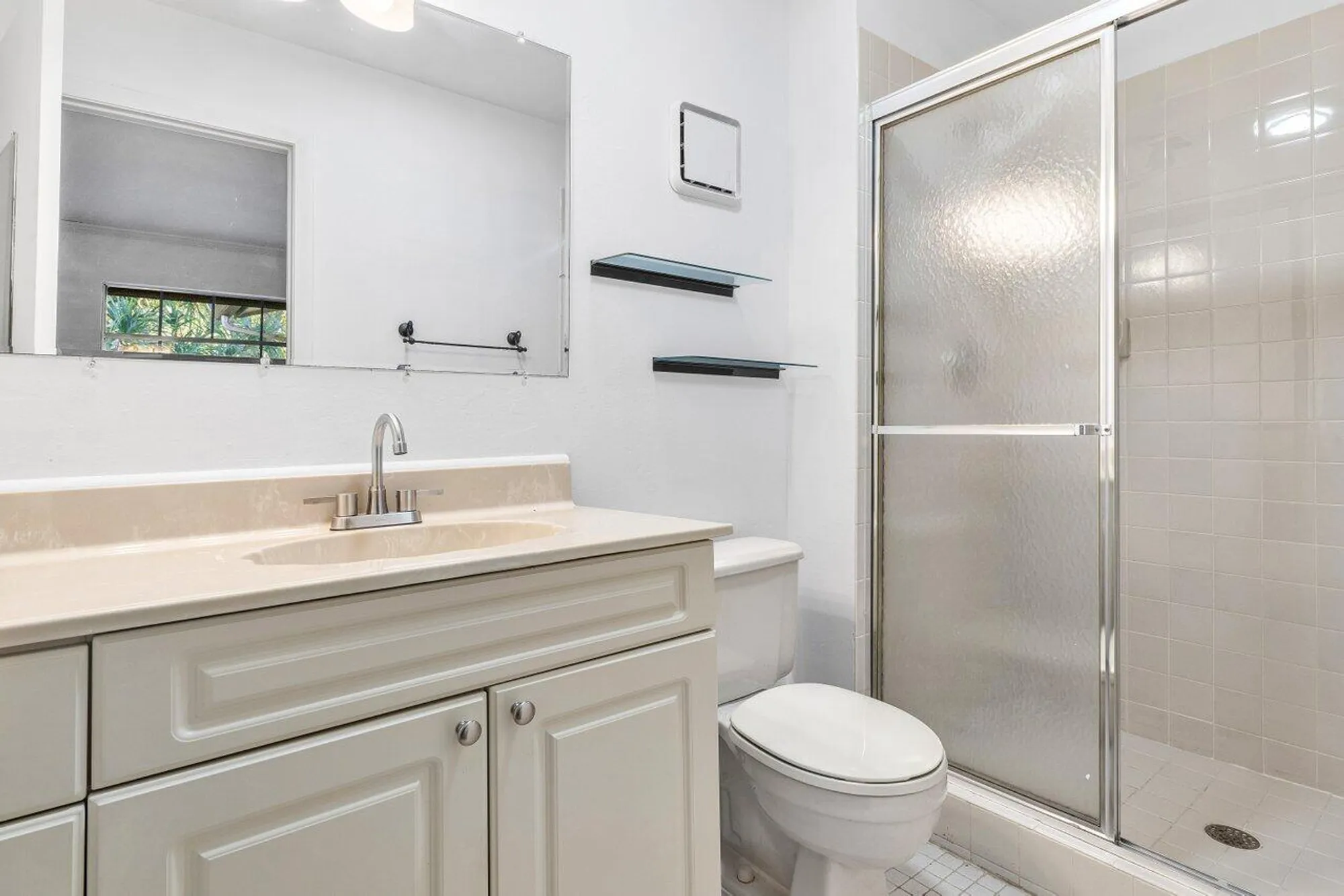 Property Slideshow image 18 of 28 | 5424 viburnum cir, Delray Beach, FL, 33484