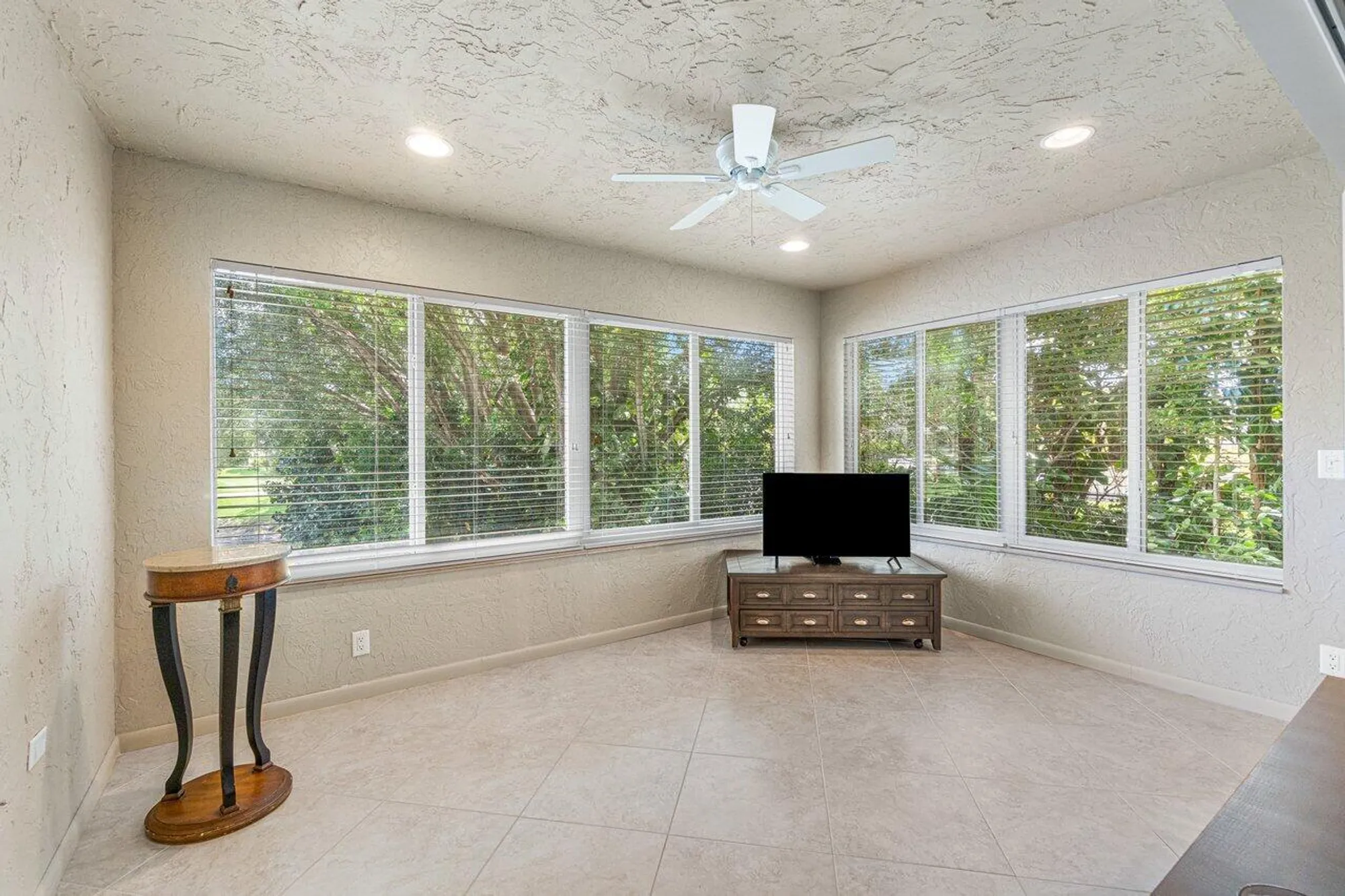 Property Slideshow image 3 of 34 | 22 westgate ln h, Boynton Beach, FL, 33436