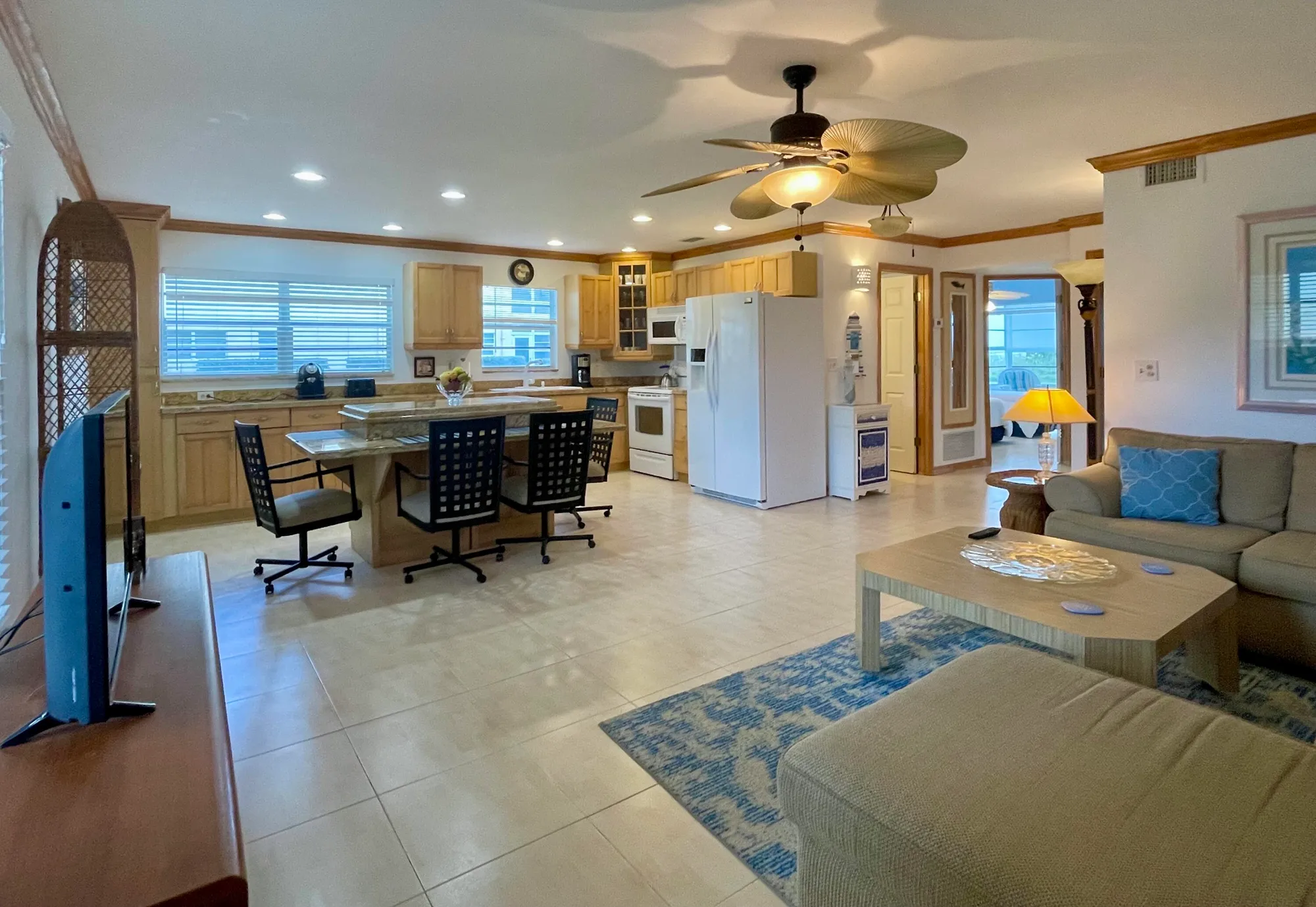 Property Slideshow image 11 of 28 | 5400 a1a apt a2, Vero Beach, FL, 32963