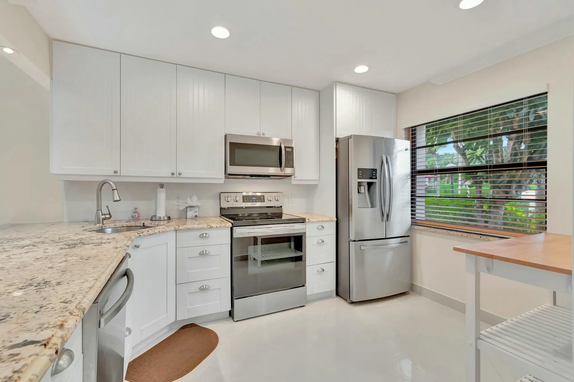 Property Slideshow image 5 of 37 | 7898 eastlake dr apt 7g, Boca Raton, FL, 33433