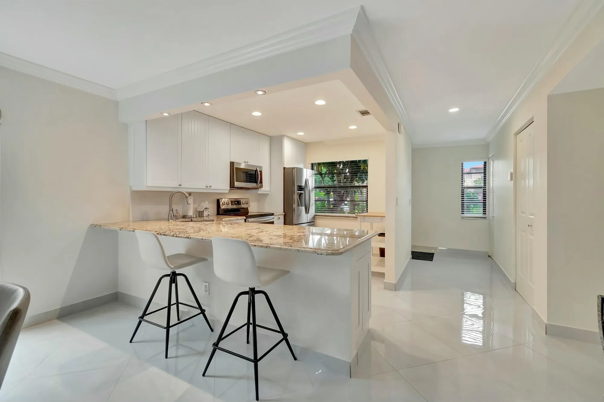 Property Slideshow image 7 of 37 | 7898 eastlake dr apt 7g, Boca Raton, FL, 33433