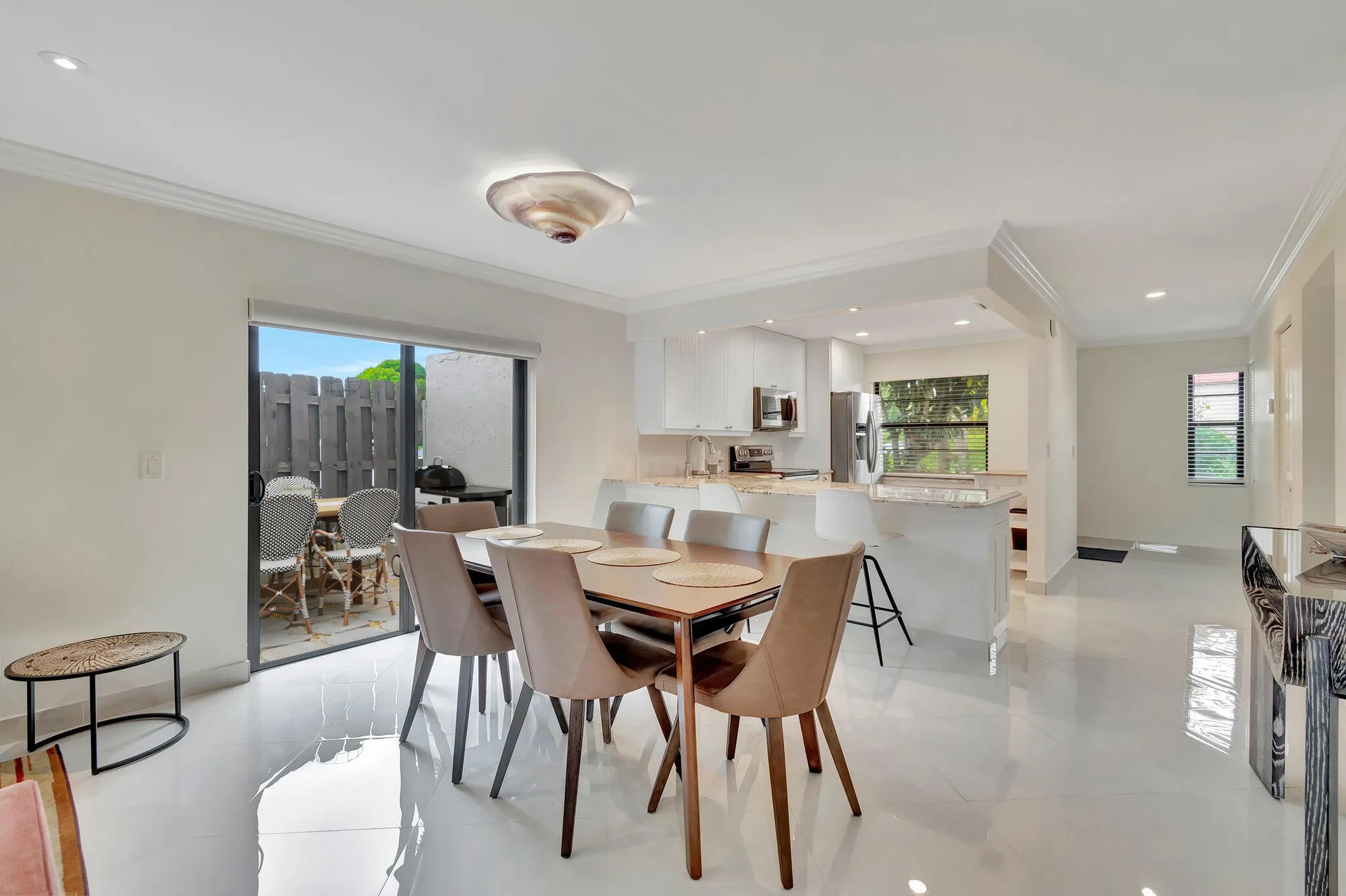 Property Slideshow image 8 of 37 | 7898 eastlake dr apt 7g, Boca Raton, FL, 33433