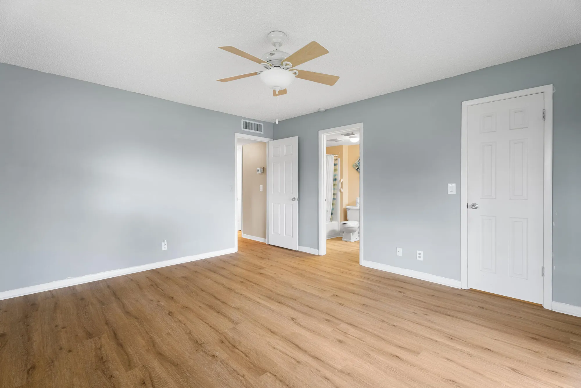 Property Slideshow image 16 of 54 | 151 sw south river dr 203, Stuart, FL, 34997