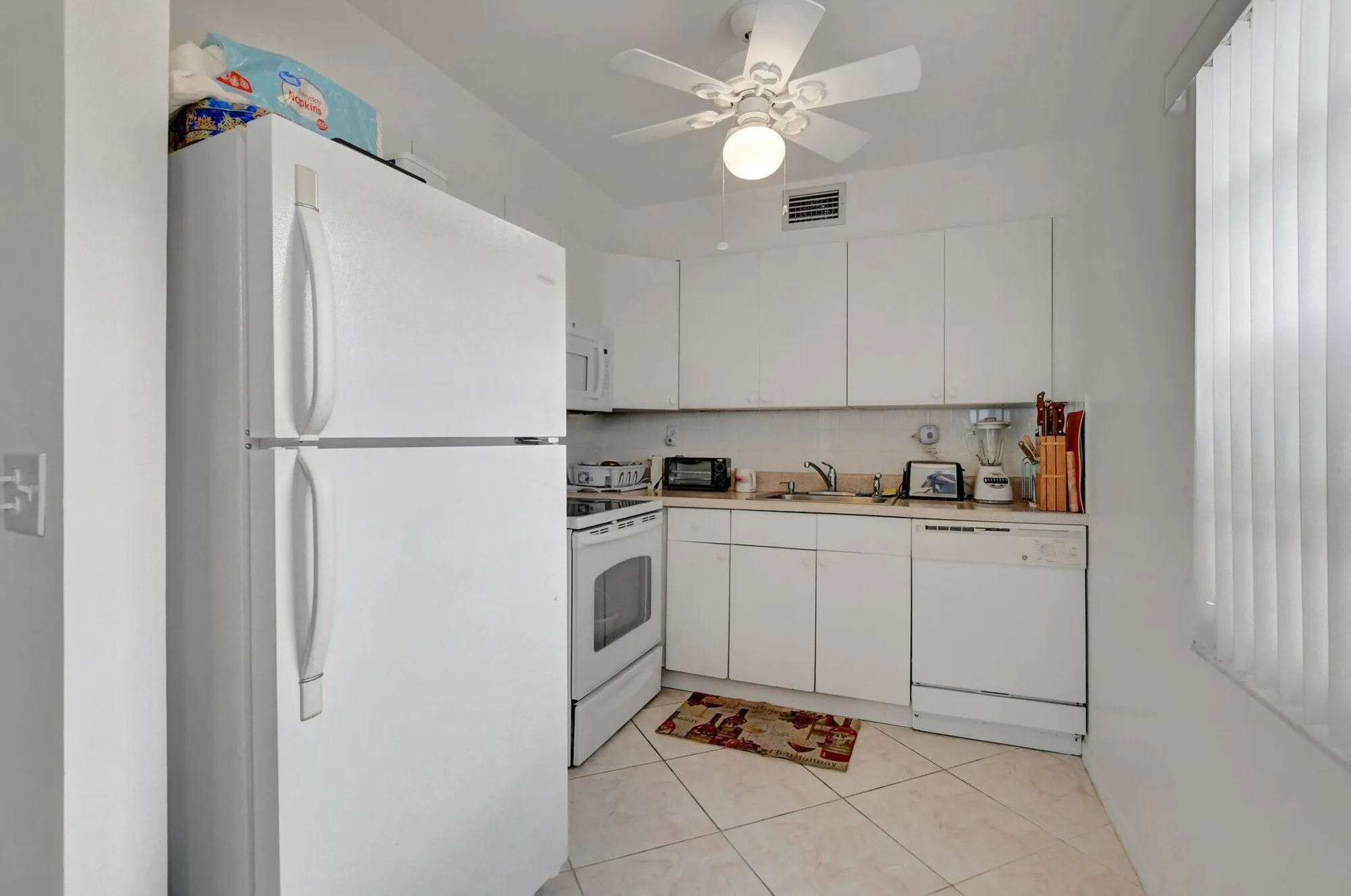Property Slideshow image 10 of 25 | 78 burgundy b, Delray Beach, FL, 33484