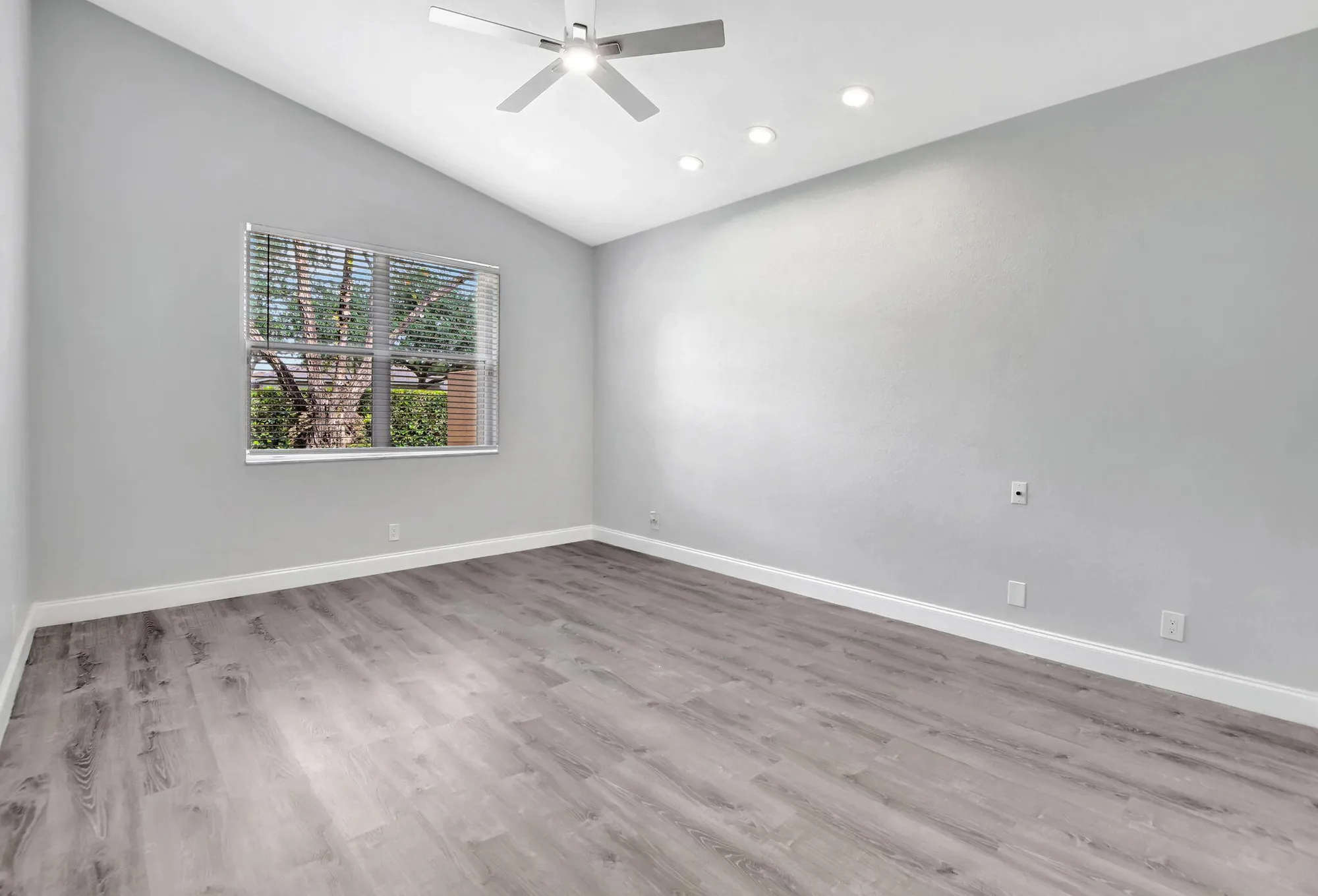 Property Slideshow image 28 of 56 | 6615 via roma, Delray Beach, FL, 33446