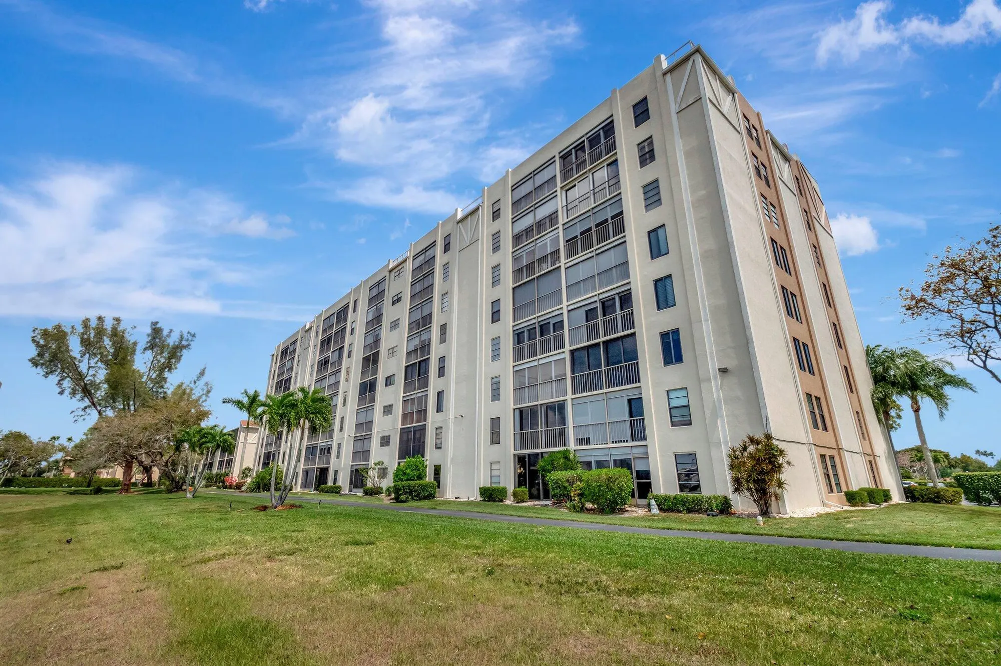 Property Slideshow image 34 of 77 | 14425 strathmore ln apt 304, Delray Beach, FL, 33446
