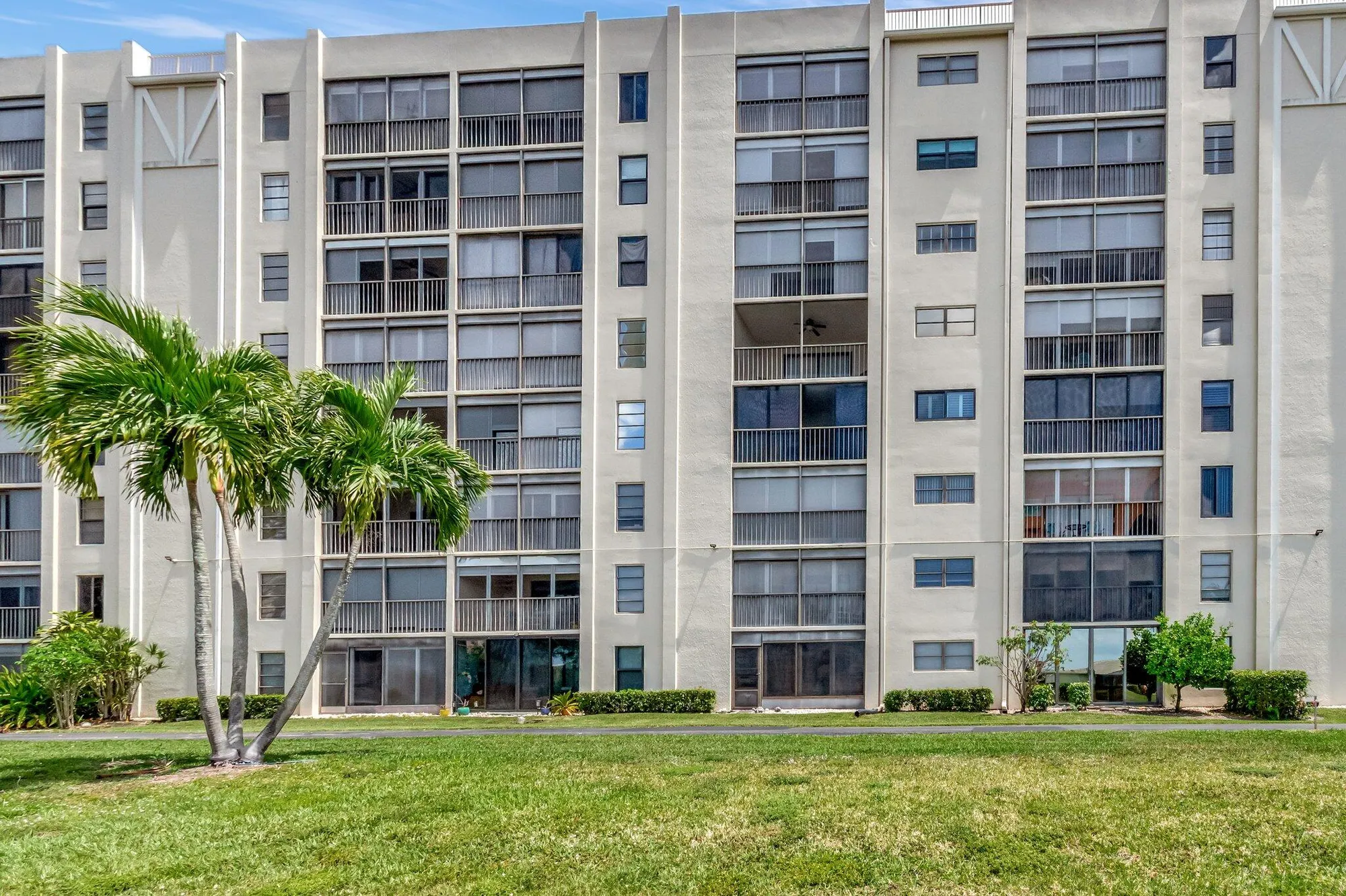 Property Slideshow image 36 of 77 | 14425 strathmore ln apt 304, Delray Beach, FL, 33446