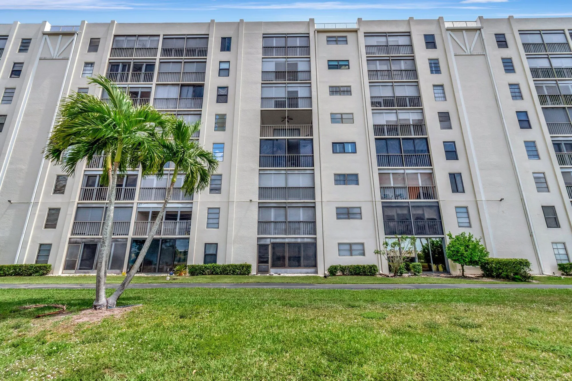 Property Slideshow image 38 of 77 | 14425 strathmore ln apt 304, Delray Beach, FL, 33446