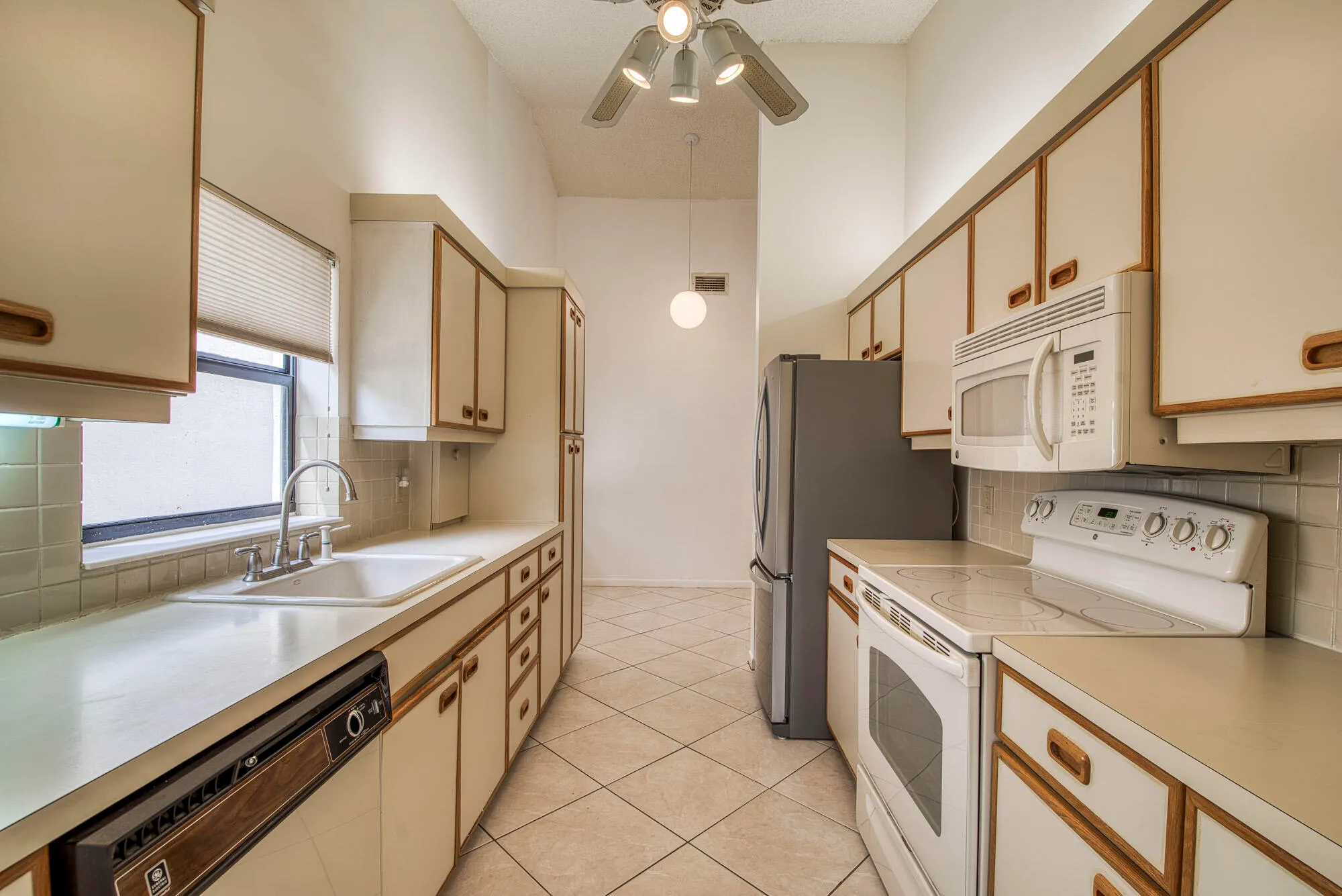 Property Slideshow image 8 of 19 | 4684 daylily ct, Boynton Beach, FL, 33436