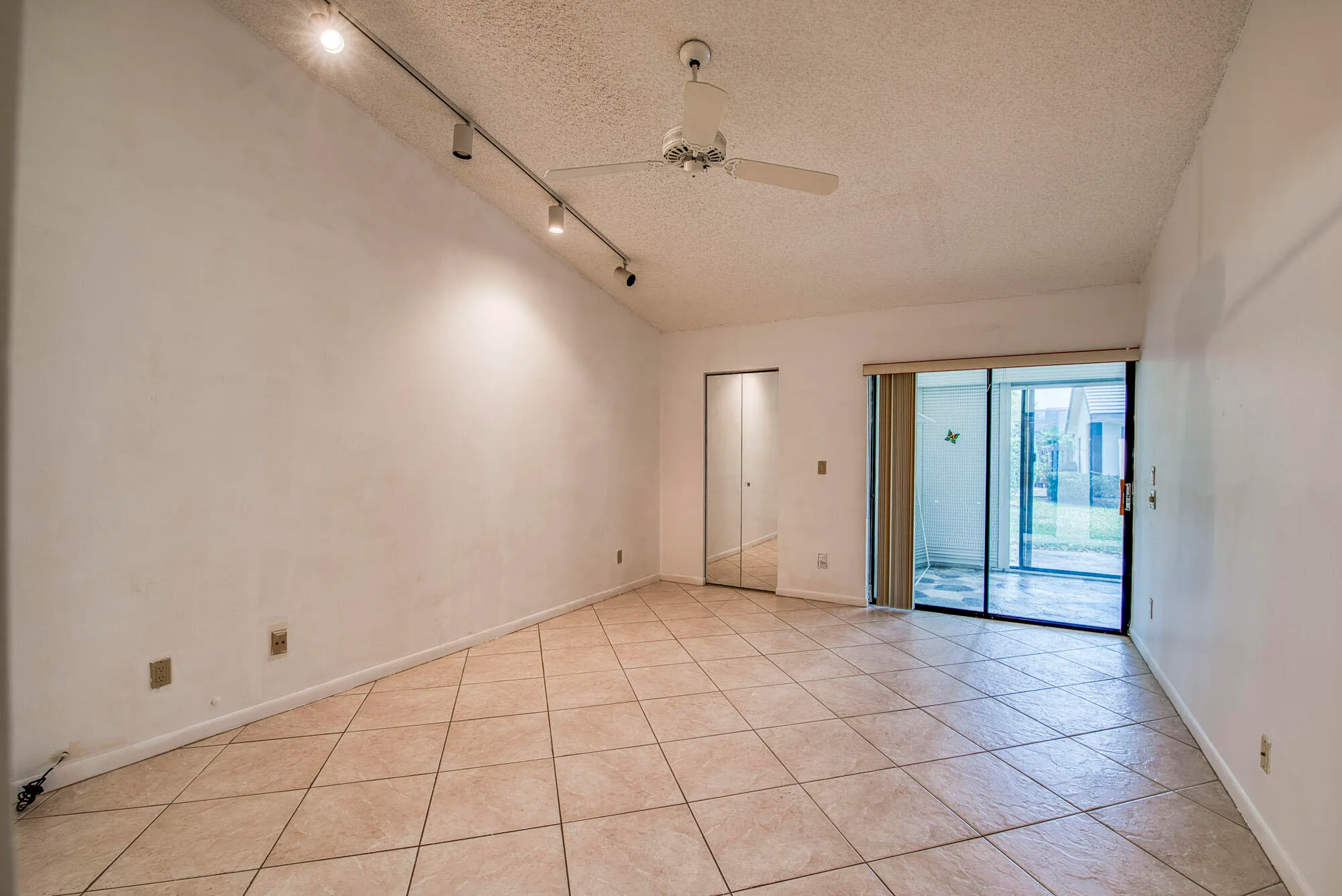 Property Slideshow image 12 of 19 | 4684 daylily ct, Boynton Beach, FL, 33436