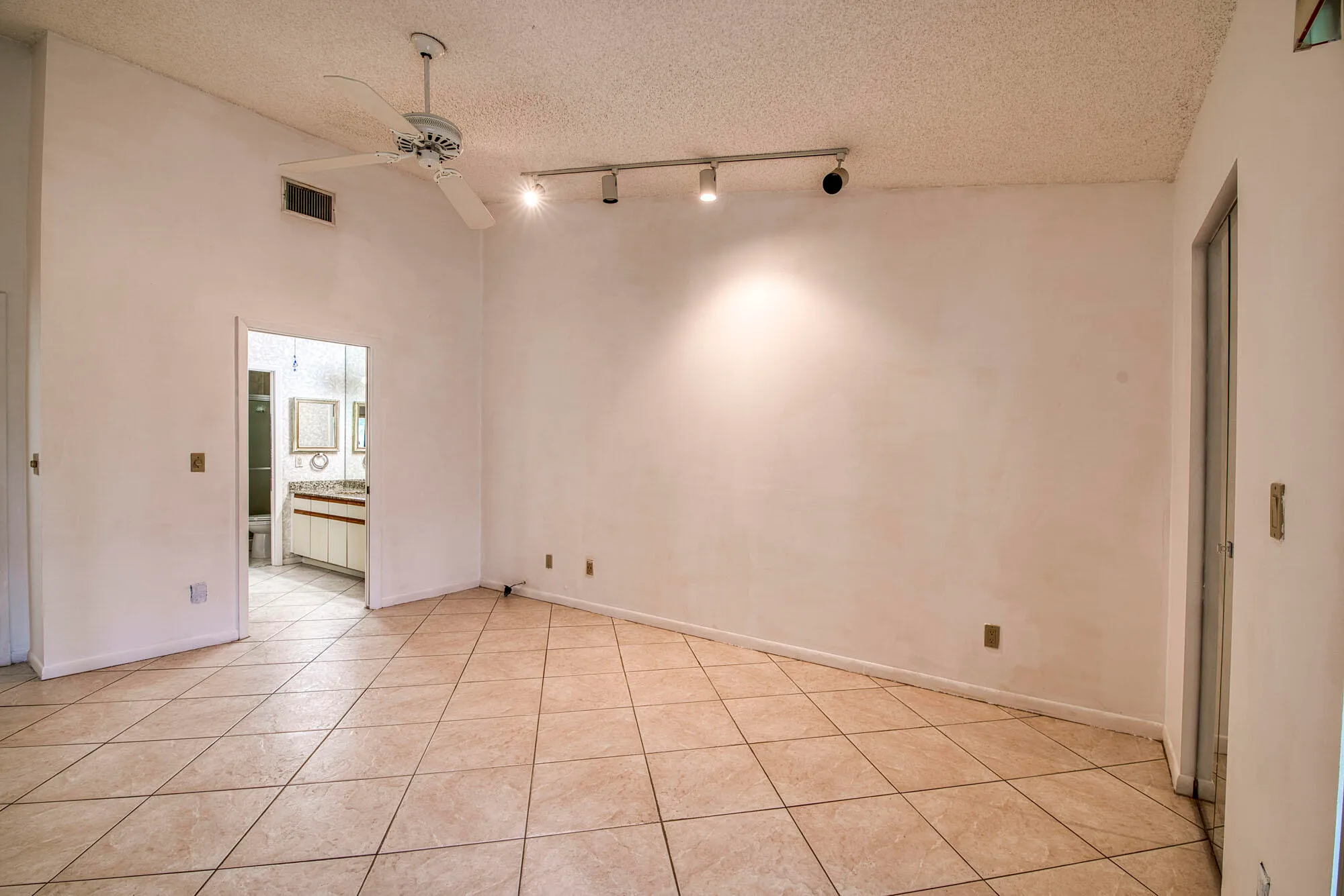 Property Slideshow image 13 of 19 | 4684 daylily ct, Boynton Beach, FL, 33436