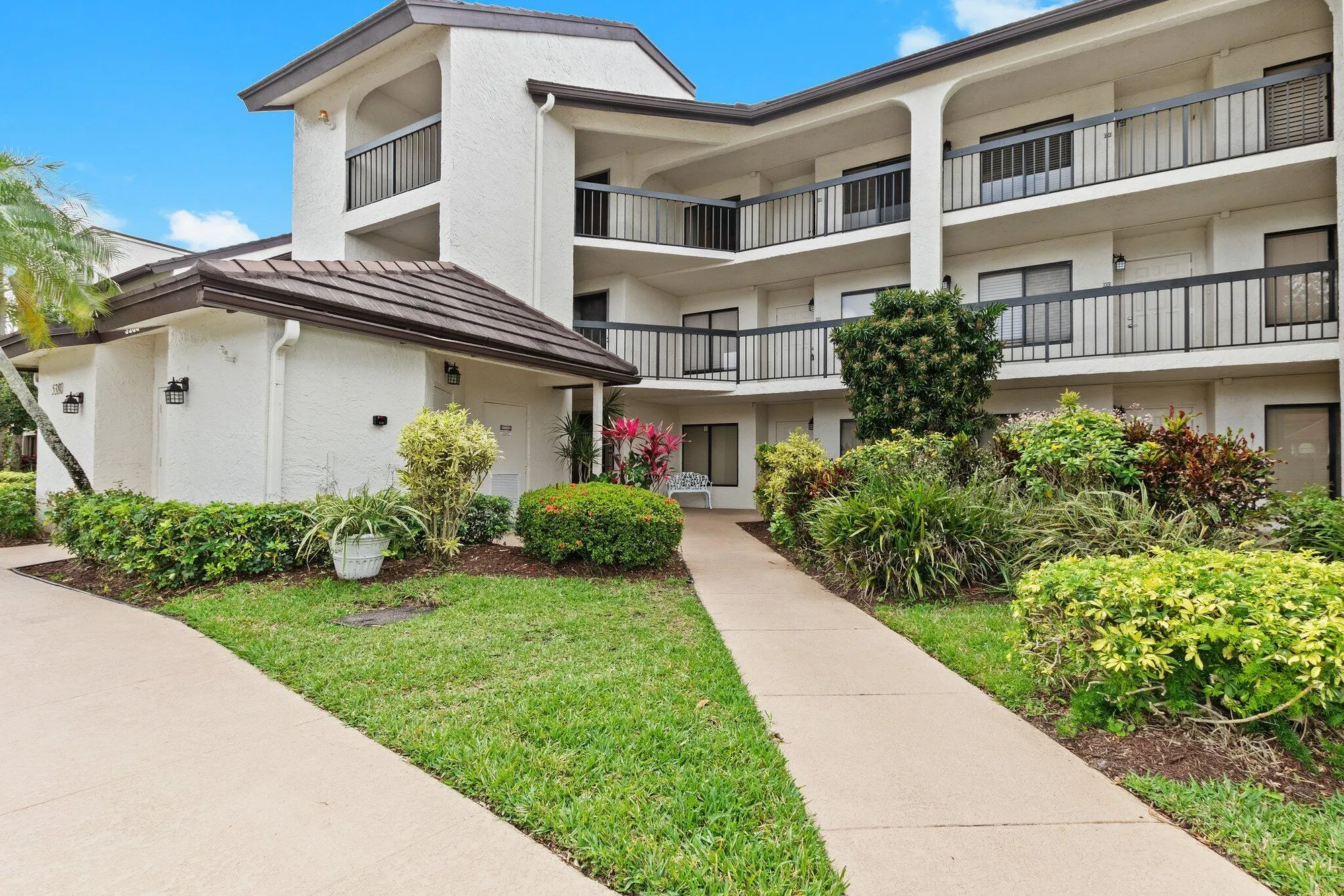Property Slideshow image 3 of 23 | 5380 cedar lake dr 304, Boynton Beach, FL, 33437