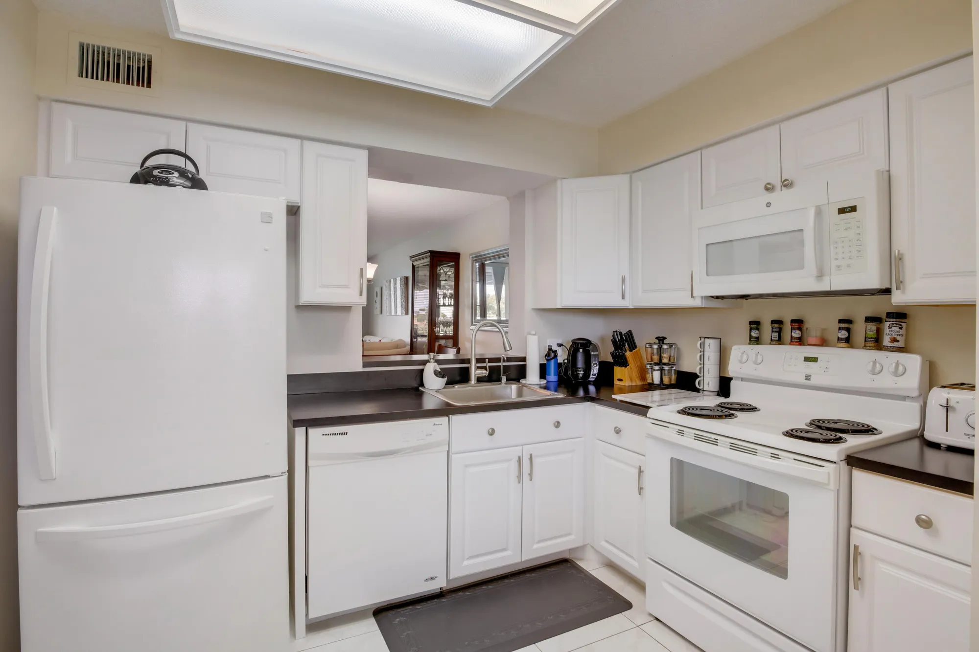 Property Slideshow image 19 of 35 | 6675 s oriole 4030 blvd 4030, Delray Beach, FL, 33446