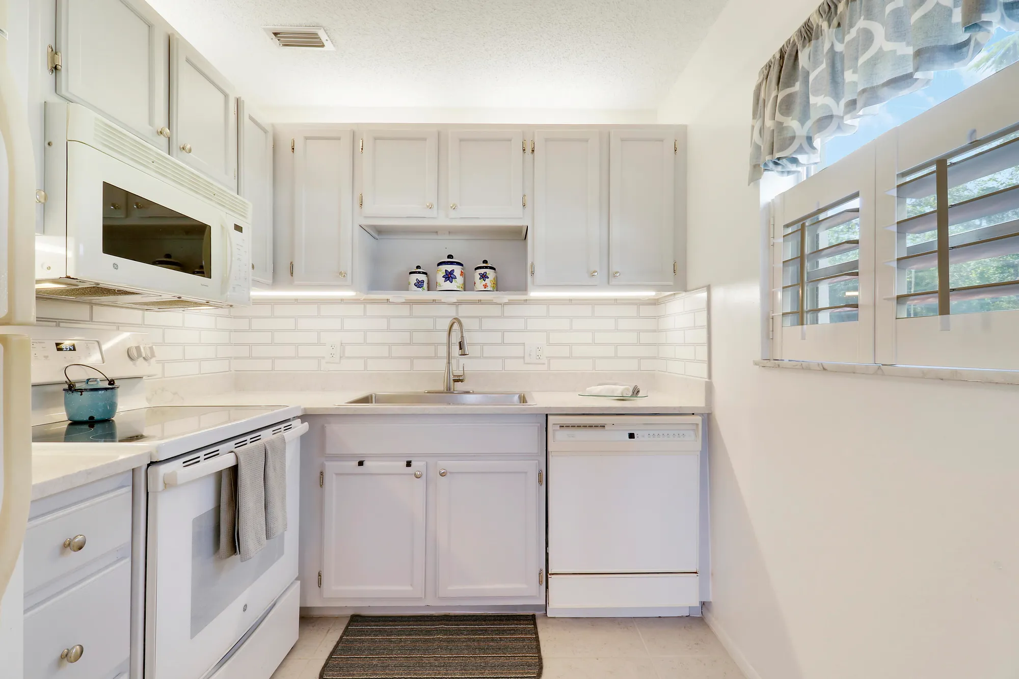 Property Slideshow image 10 of 25 | 1225 nw 21st st 3405, Stuart, FL, 34994