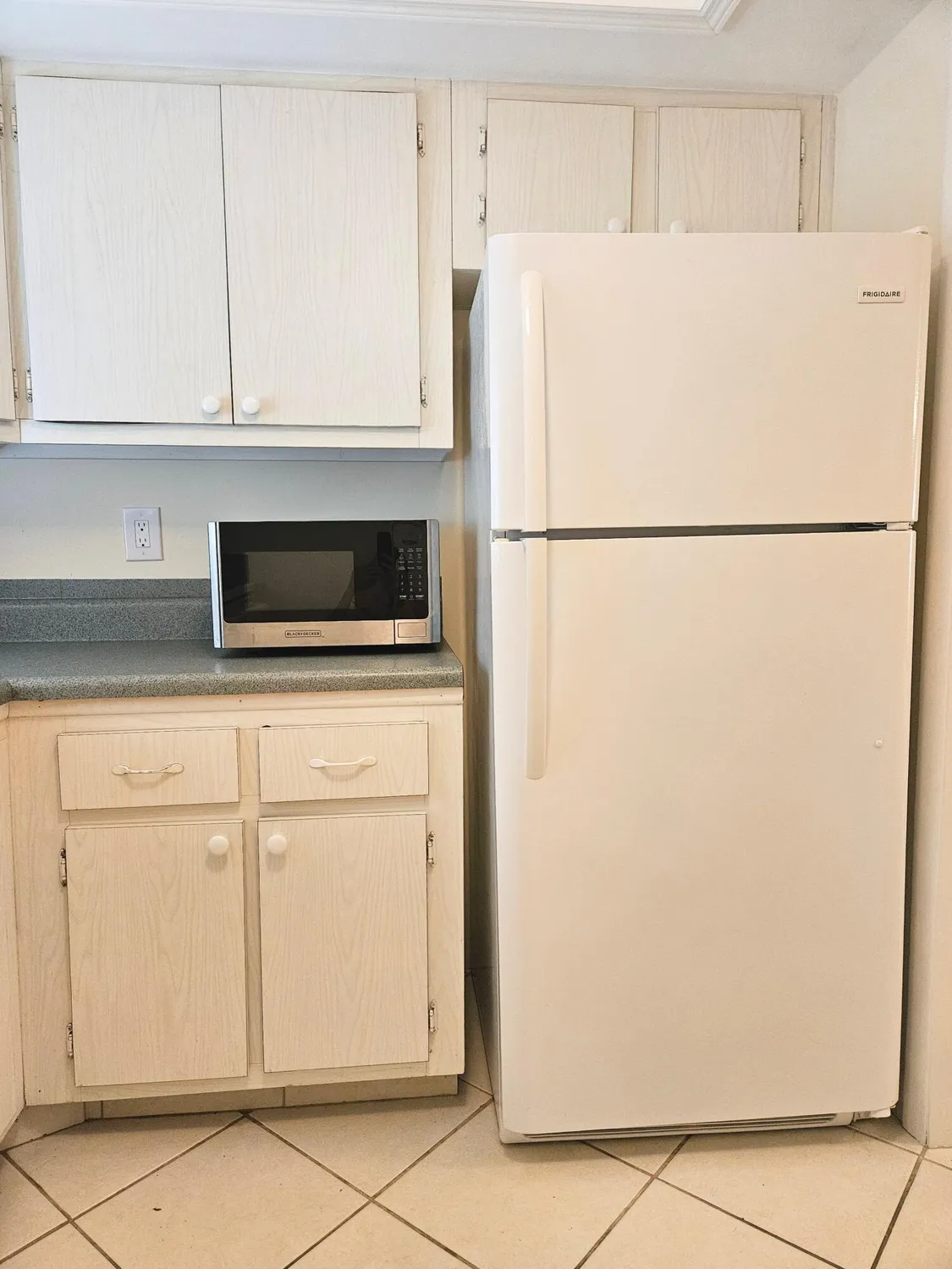 Property Slideshow image 21 of 23 | 2592 dudley dr d, West Palm Beach, FL, 33415