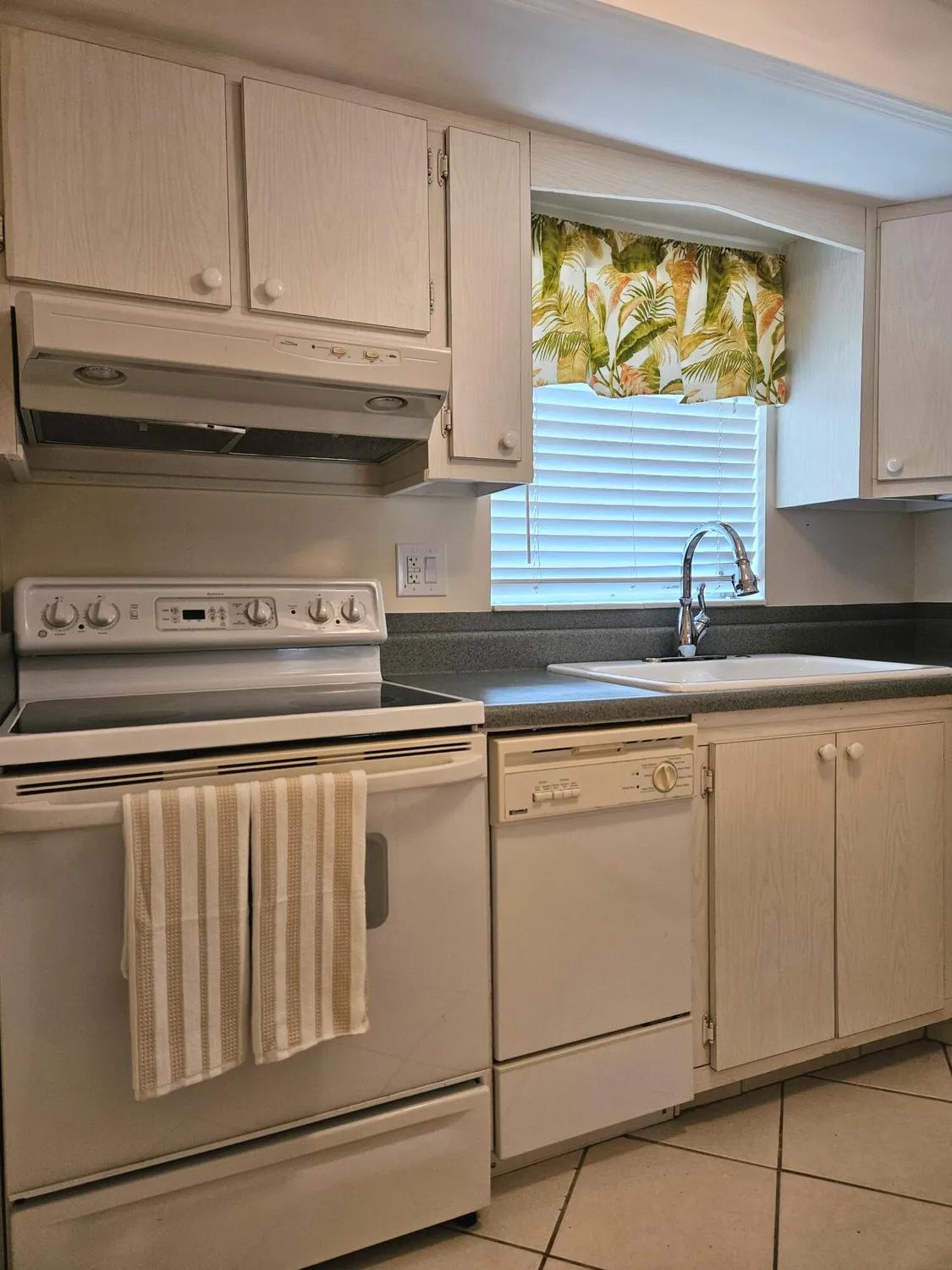 Property Slideshow image 22 of 23 | 2592 dudley dr d, West Palm Beach, FL, 33415