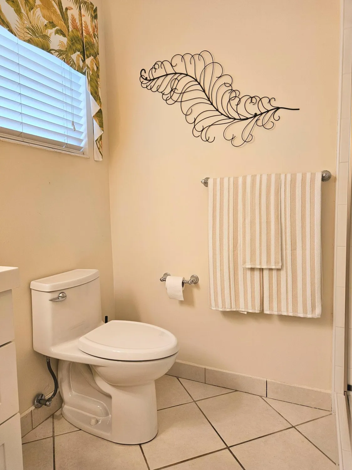 Property Slideshow image 6 of 23 | 2592 dudley dr d, West Palm Beach, FL, 33415