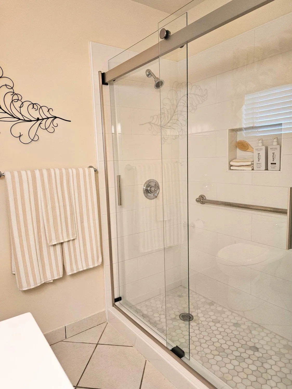 Property Slideshow image 7 of 23 | 2592 dudley dr d, West Palm Beach, FL, 33415