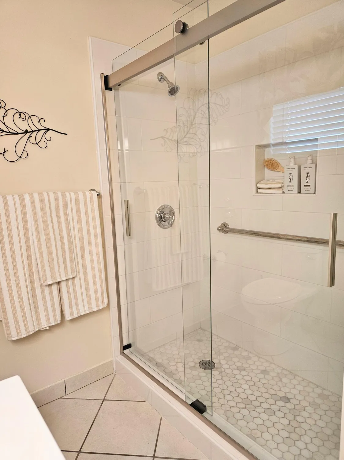 Property Slideshow image 8 of 23 | 2592 dudley dr d, West Palm Beach, FL, 33415