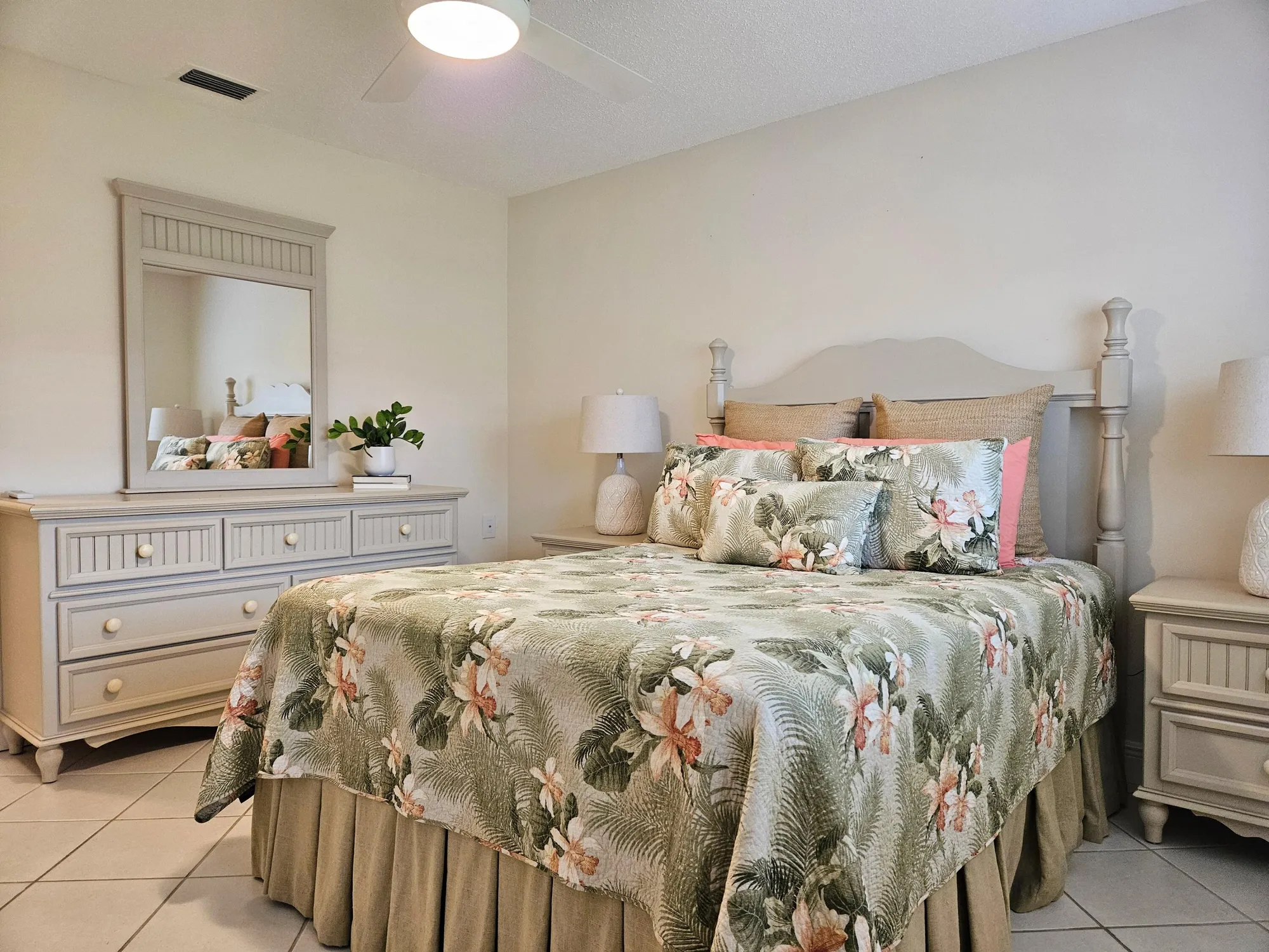 Property Slideshow image 11 of 23 | 2592 dudley dr d, West Palm Beach, FL, 33415