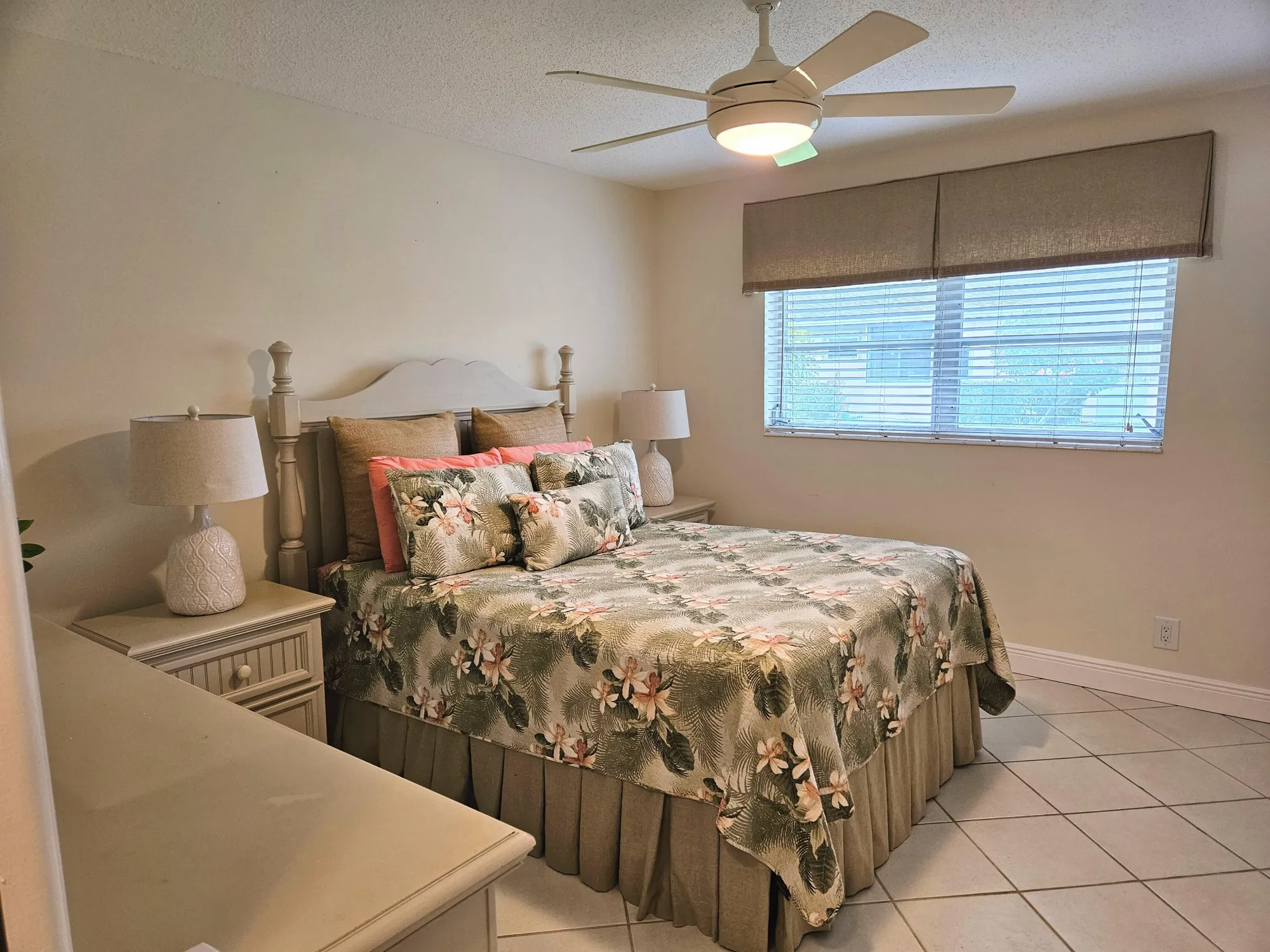 Property Slideshow image 12 of 23 | 2592 dudley dr d, West Palm Beach, FL, 33415