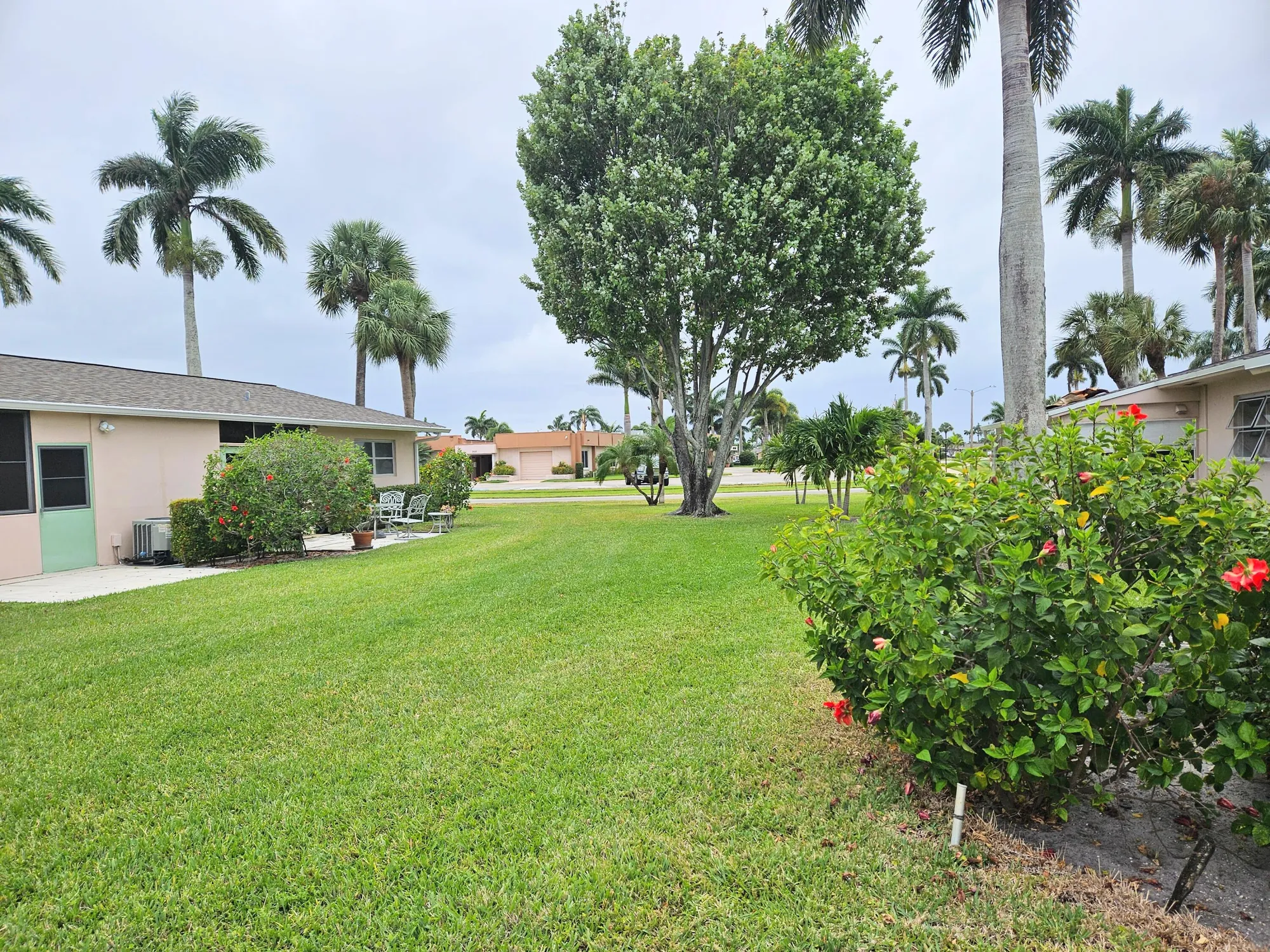 Property Slideshow image 15 of 23 | 2592 dudley dr d, West Palm Beach, FL, 33415