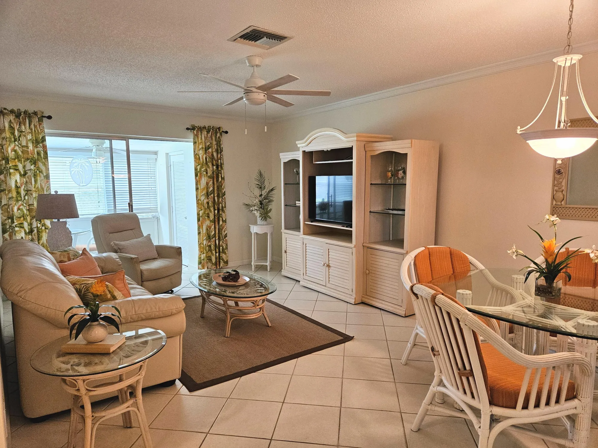 Property Slideshow image 19 of 23 | 2592 dudley dr d, West Palm Beach, FL, 33415