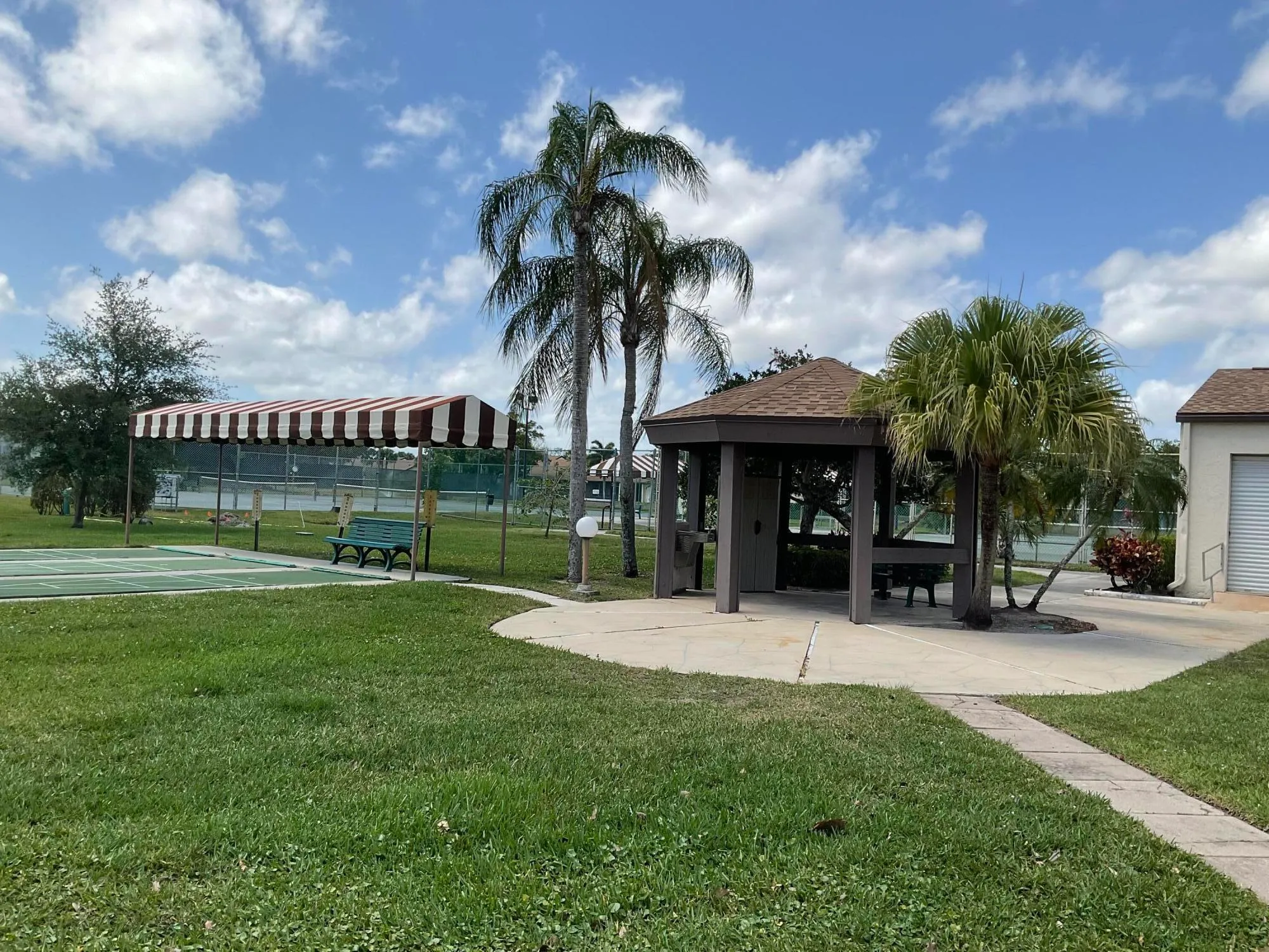 Property Slideshow image 30 of 34 | 3898 vine tree trl b, Lake Worth, FL, 33467