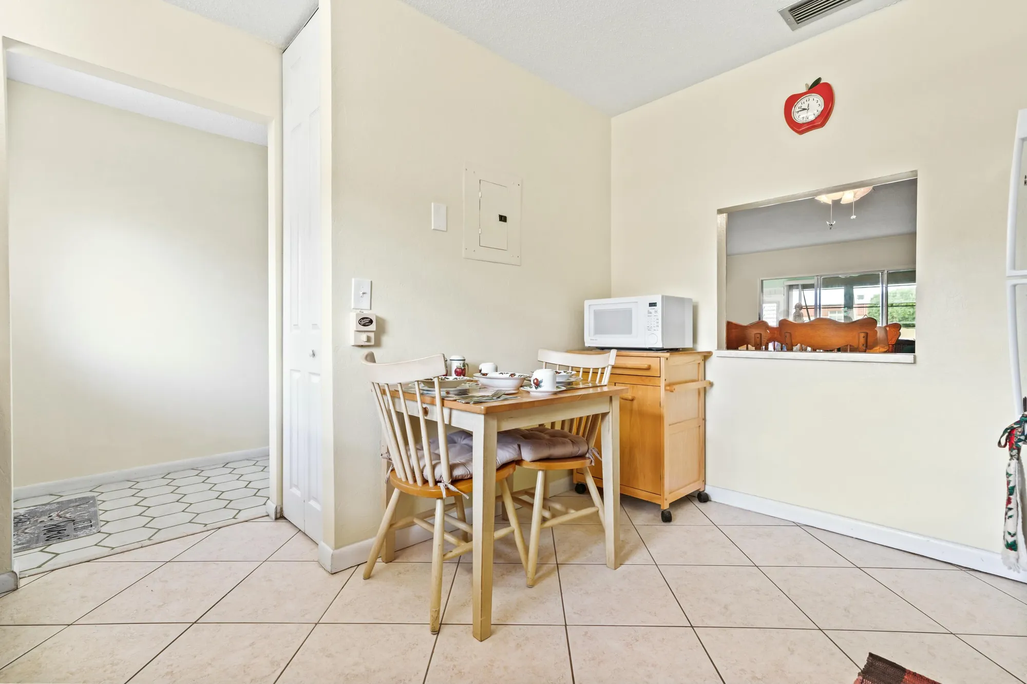 Property Slideshow image 7 of 28 | 674 laconia cir, Lake Worth, FL, 33467