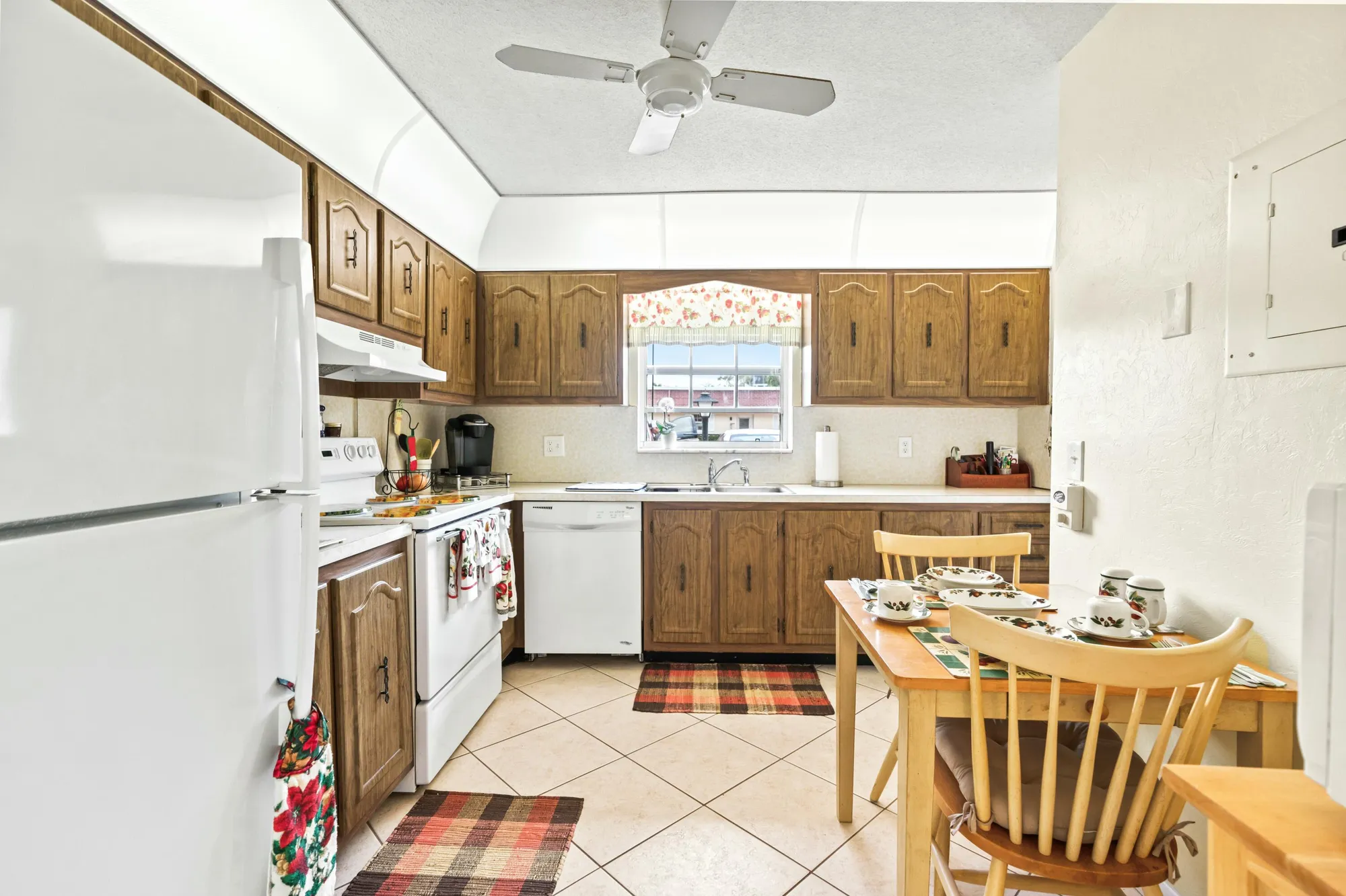 Property Slideshow image 6 of 28 | 674 laconia cir, Lake Worth, FL, 33467