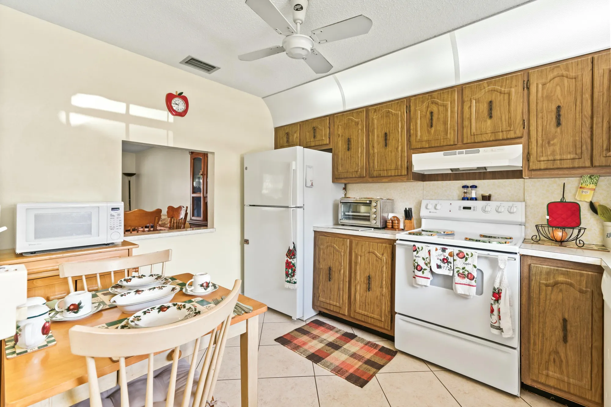 Property Slideshow image 5 of 28 | 674 laconia cir, Lake Worth, FL, 33467