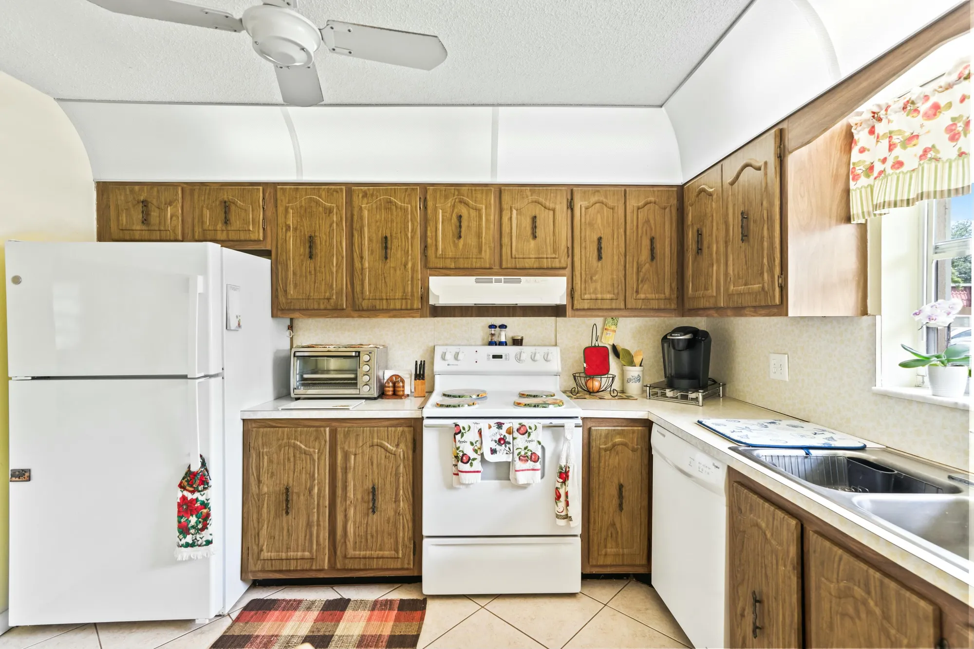 Property Slideshow image 4 of 28 | 674 laconia cir, Lake Worth, FL, 33467