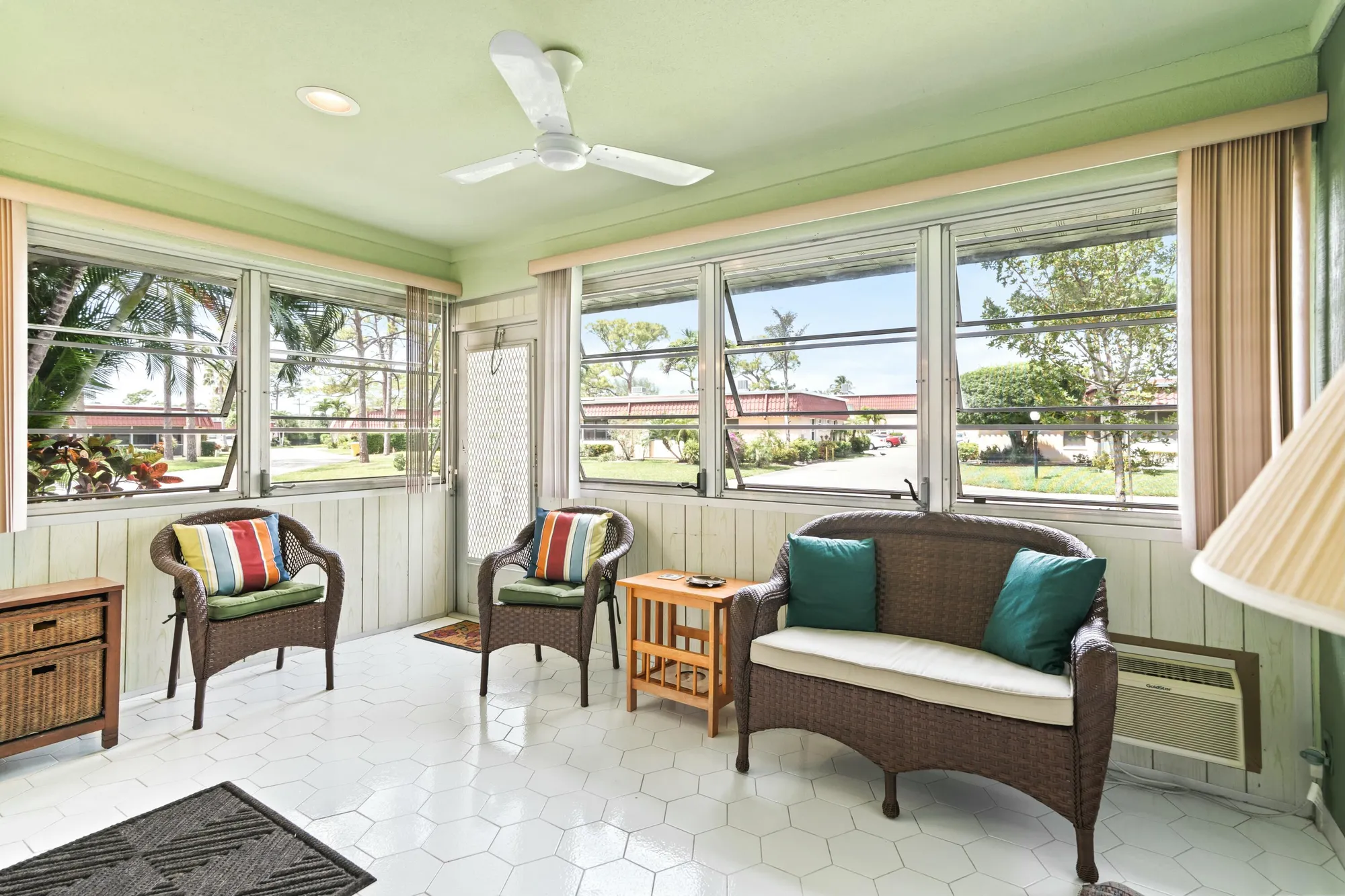 Property Slideshow image 13 of 28 | 674 laconia cir, Lake Worth, FL, 33467