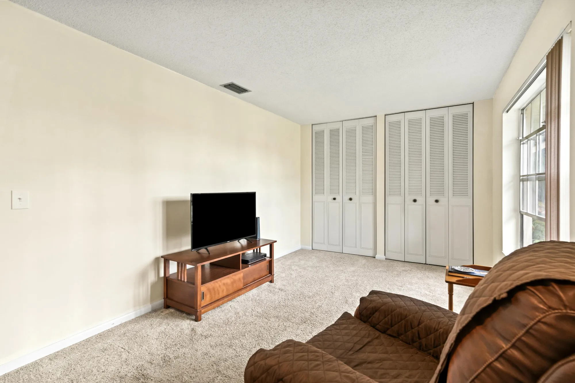 Property Slideshow image 11 of 28 | 674 laconia cir, Lake Worth, FL, 33467