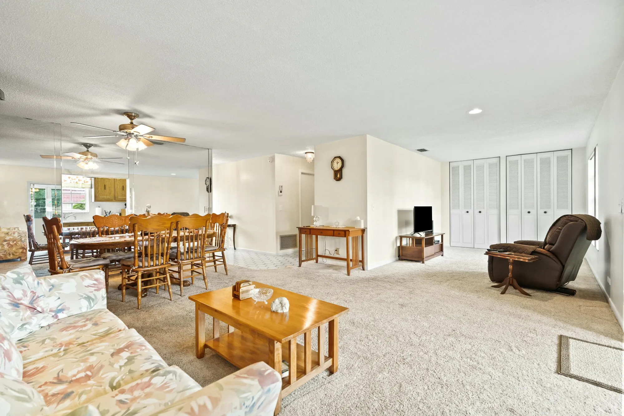 Property Slideshow image 10 of 28 | 674 laconia cir, Lake Worth, FL, 33467