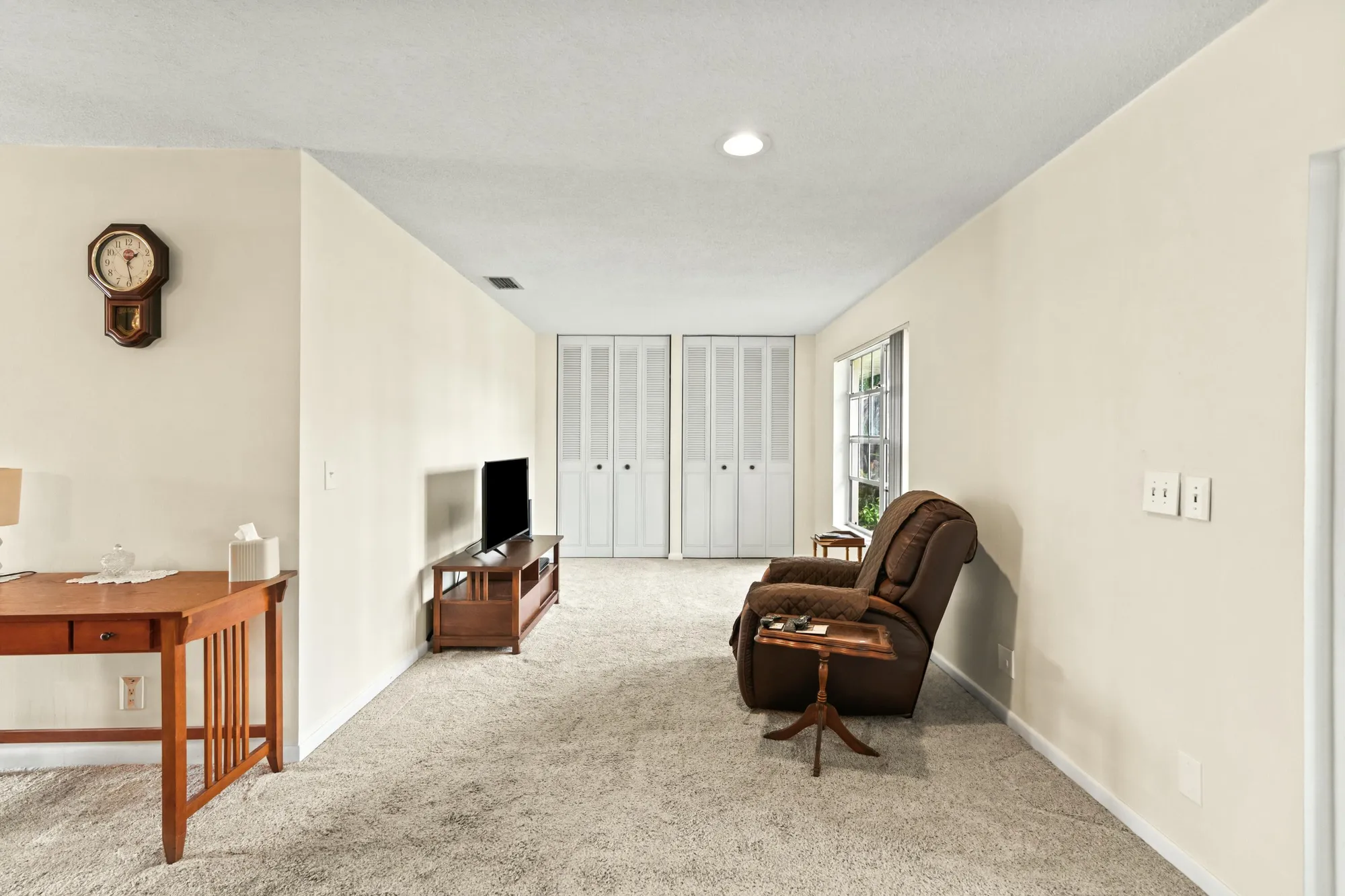 Property Slideshow image 12 of 28 | 674 laconia cir, Lake Worth, FL, 33467