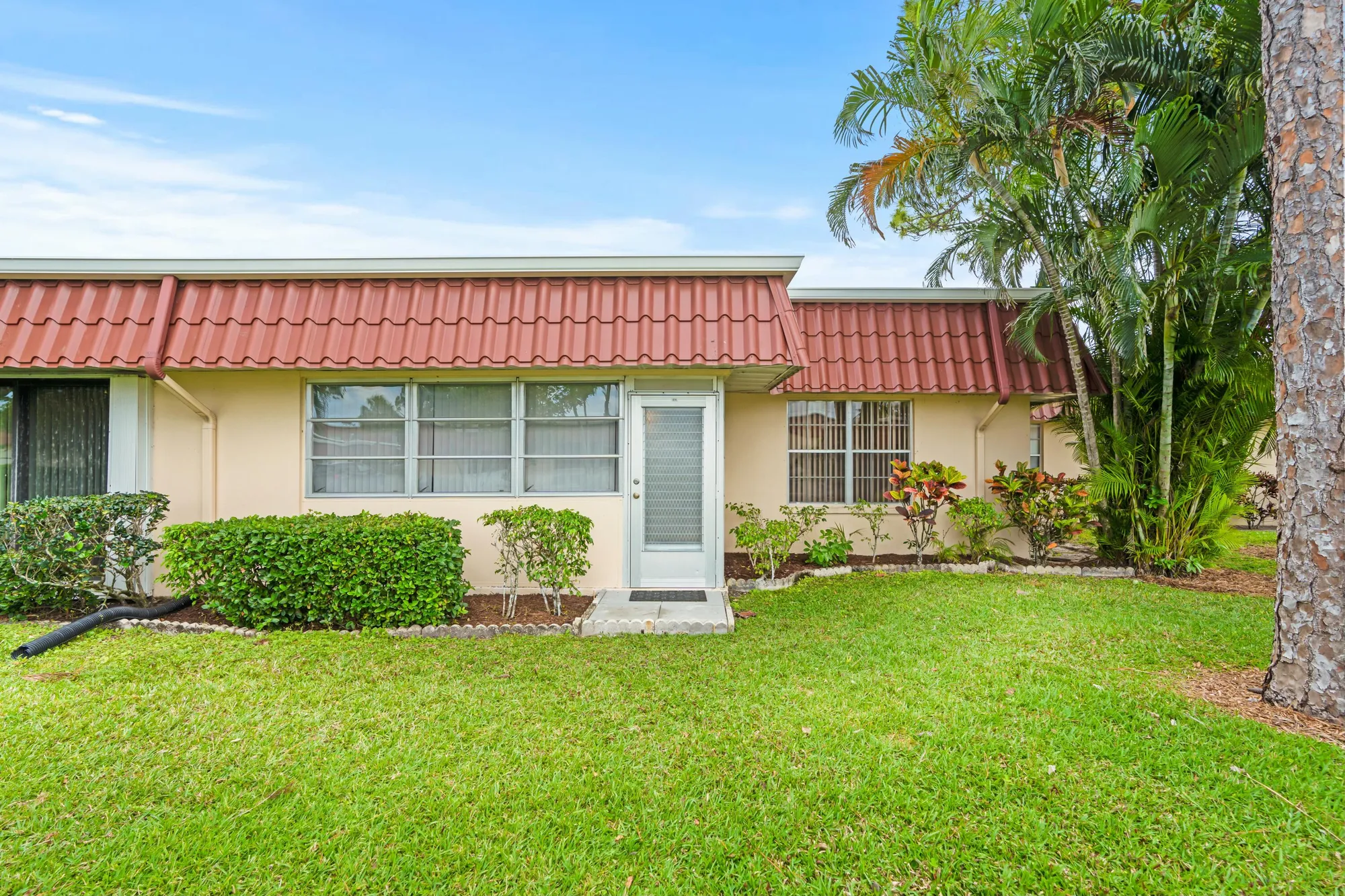 Property Slideshow image 2 of 28 | 674 laconia cir, Lake Worth, FL, 33467