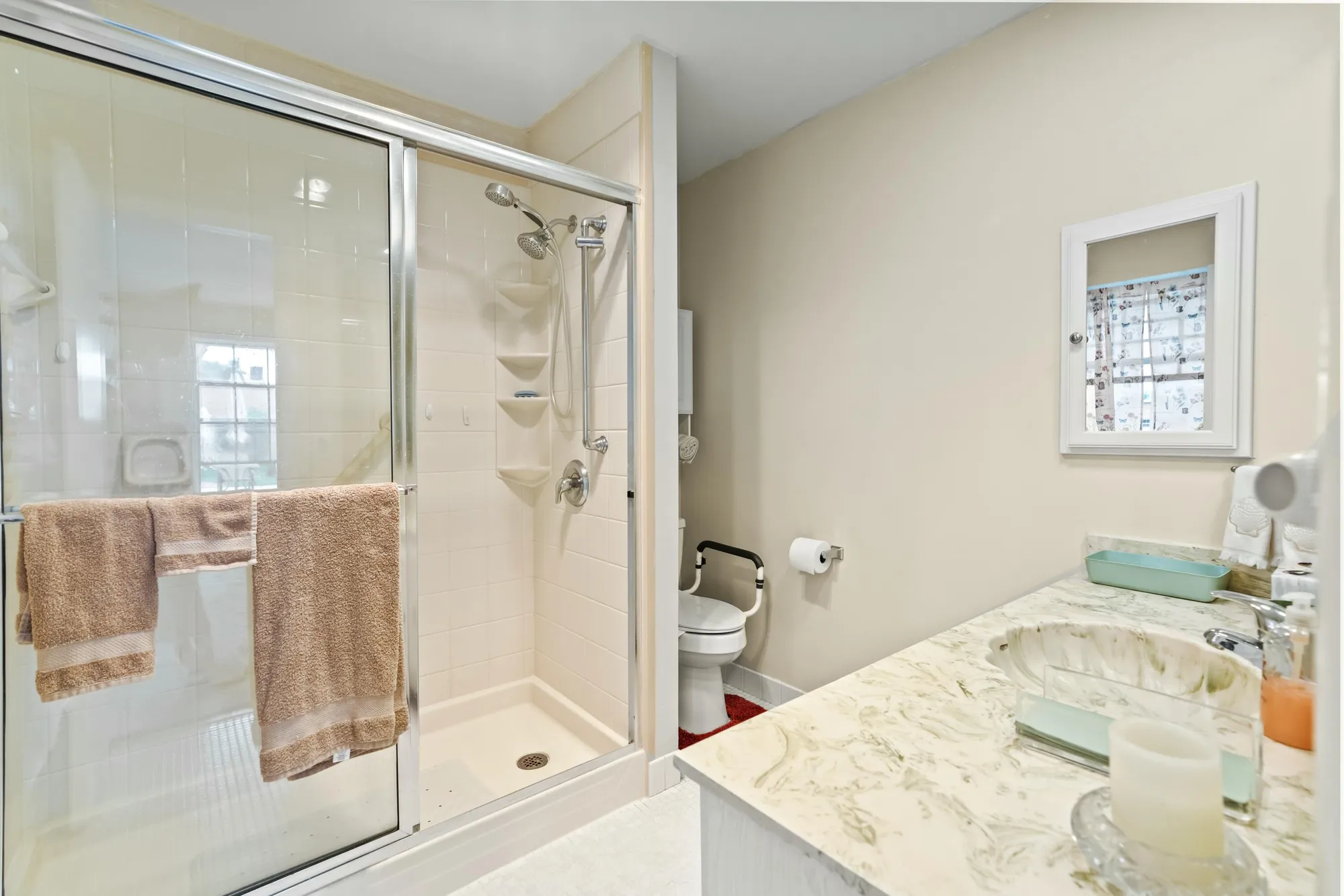 Property Slideshow image 18 of 28 | 674 laconia cir, Lake Worth, FL, 33467
