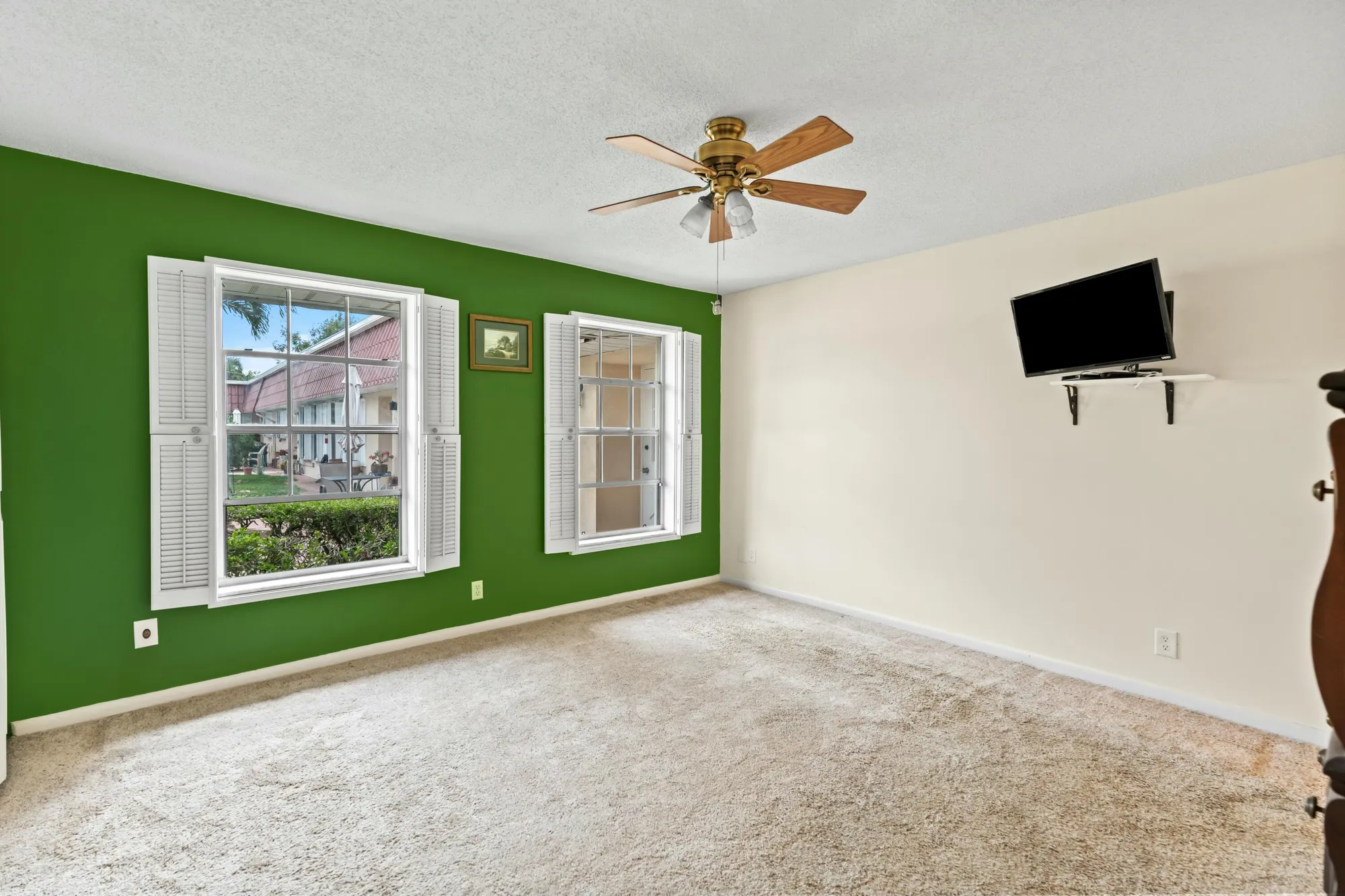 Property Slideshow image 16 of 28 | 674 laconia cir, Lake Worth, FL, 33467