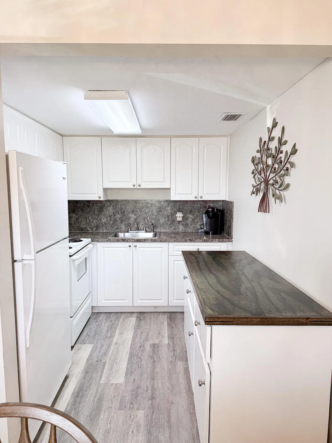 Property Slideshow image 5 of 11 | 161 kent j, West Palm Beach, FL, 33417