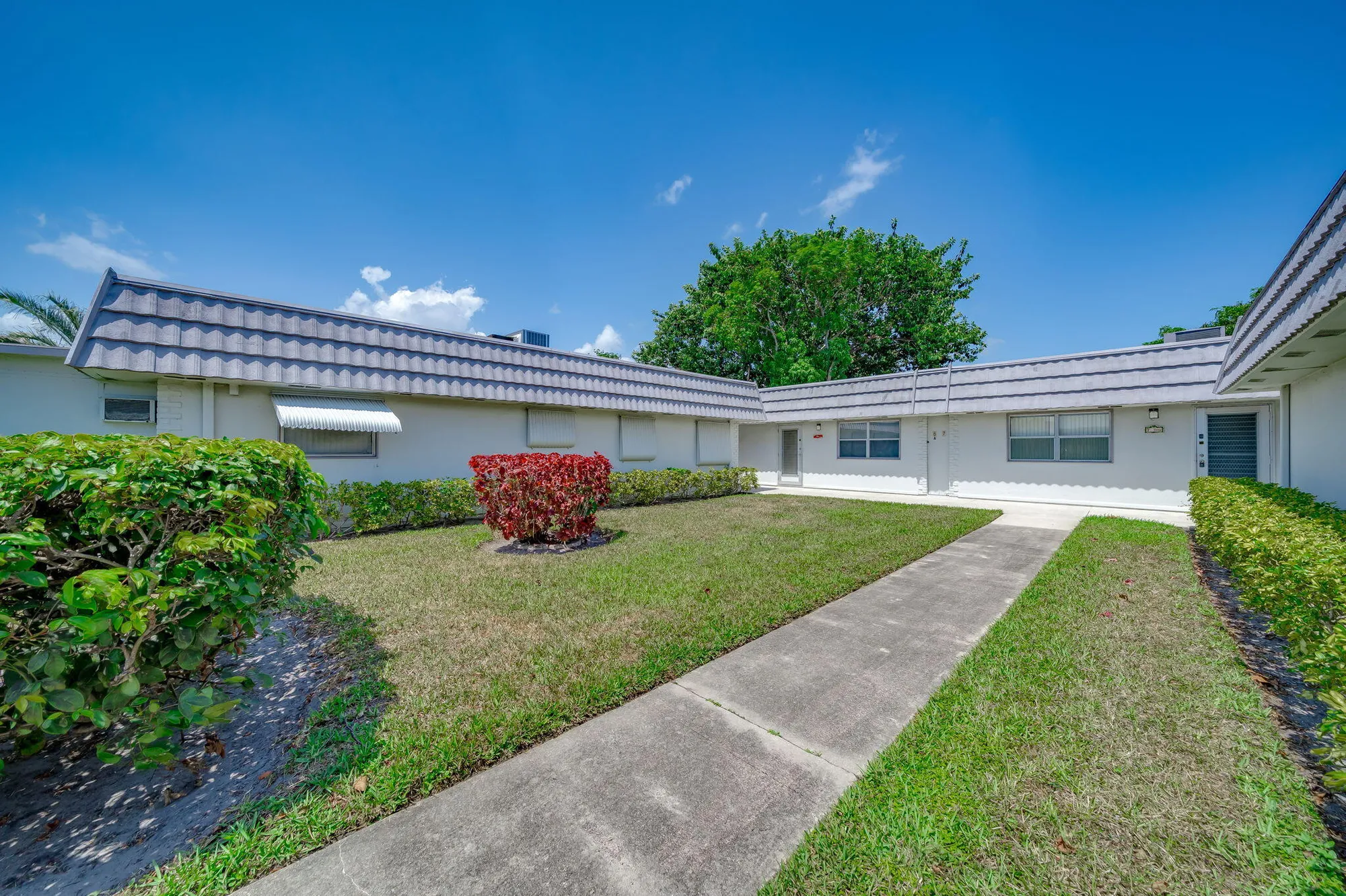 Property Slideshow image 4 of 35 | 8 valencia a, Delray Beach, FL, 33446