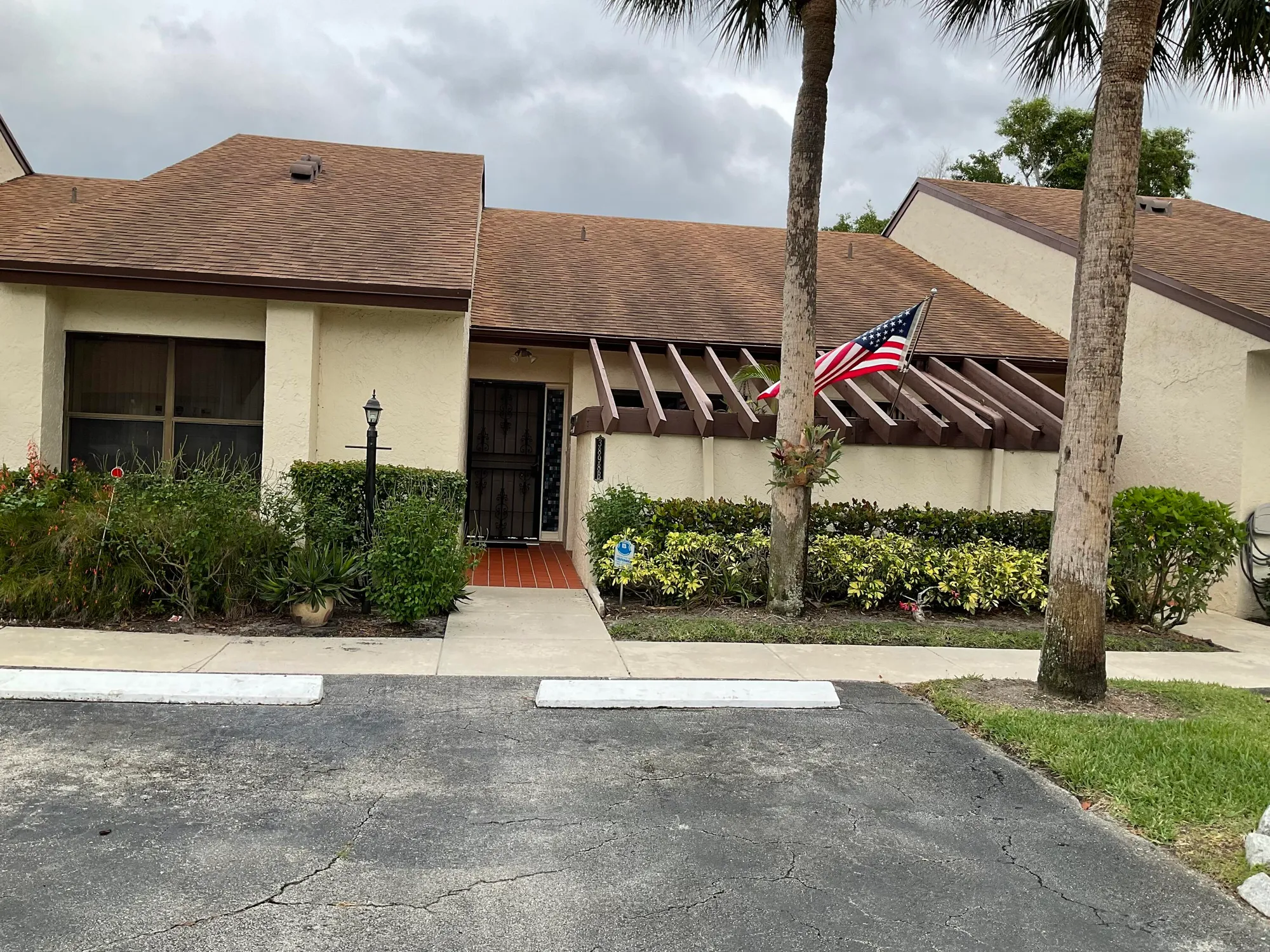 Property Slideshow image 3 of 34 | 3898 vine tree trl b, Lake Worth, FL, 33467