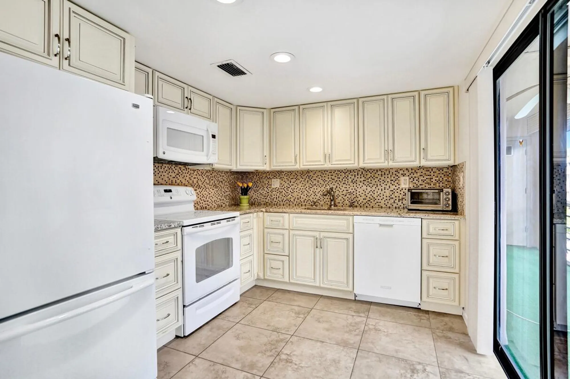 Property Slideshow image 12 of 46 | 475 piedmont j, Delray Beach, FL, 33484