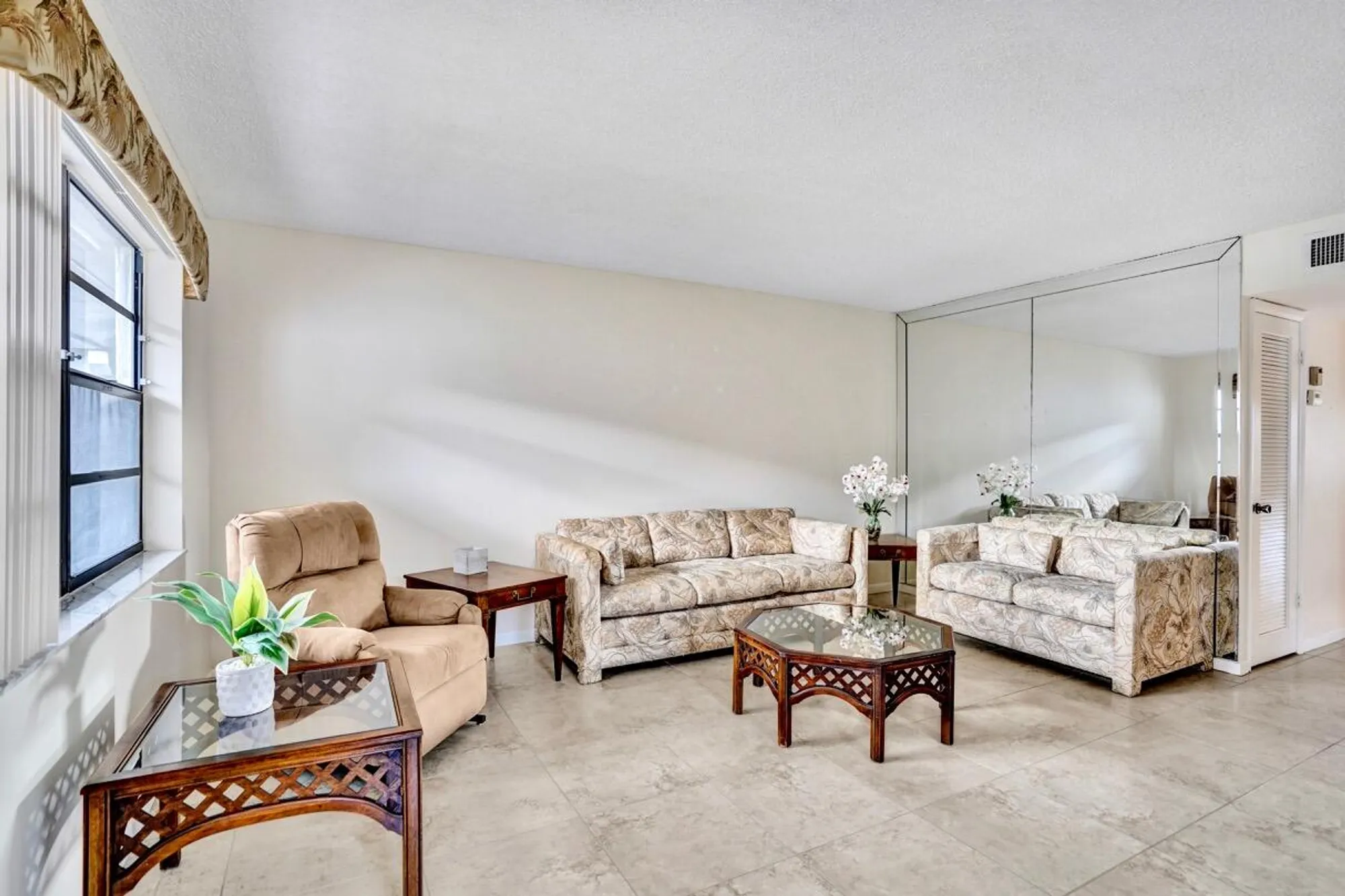 Property Slideshow image 16 of 46 | 475 piedmont j, Delray Beach, FL, 33484