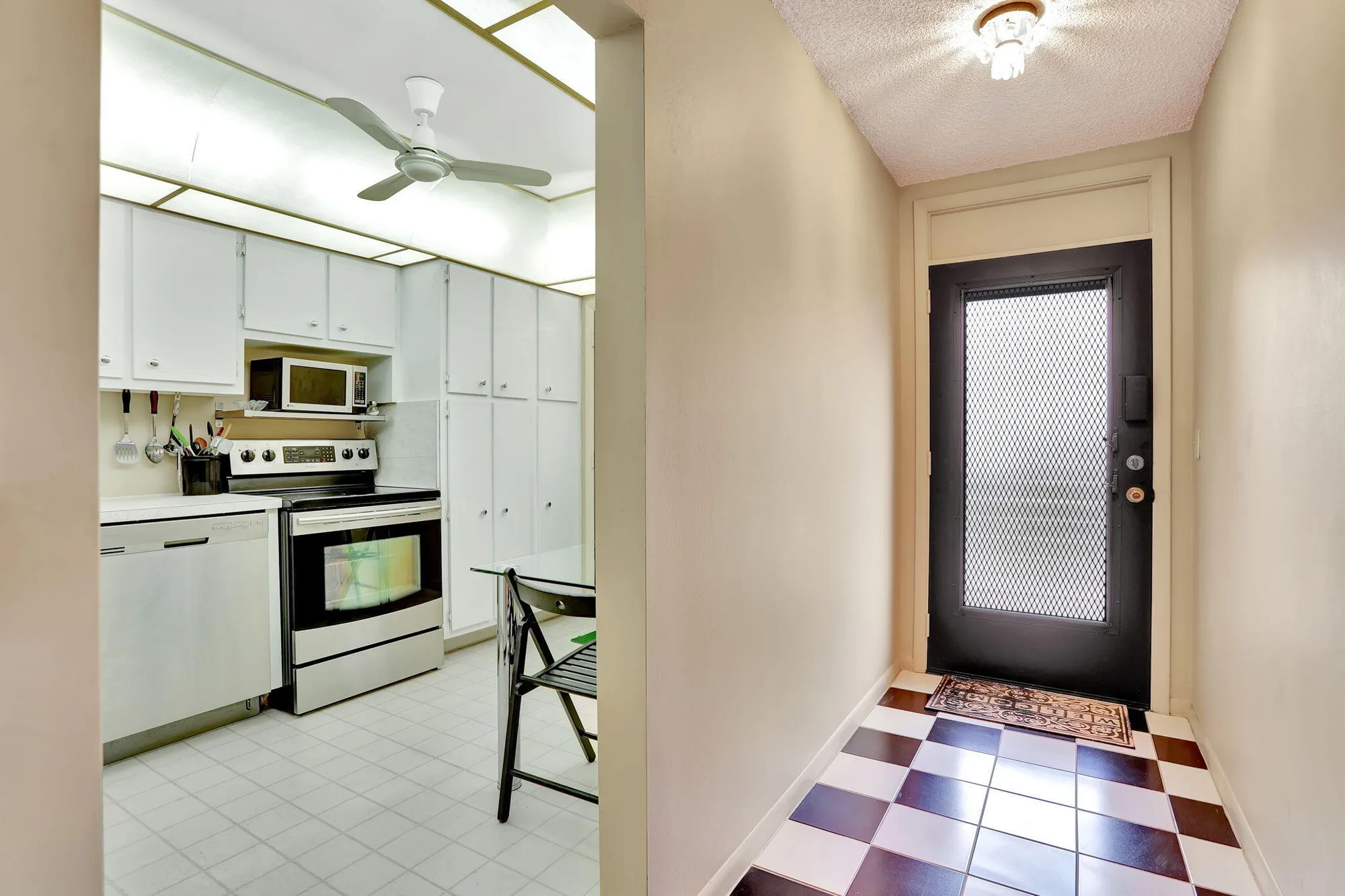 Property Slideshow image 13 of 61 | 2951 nw 46th ave 201, Lauderdale Lakes, FL, 33313