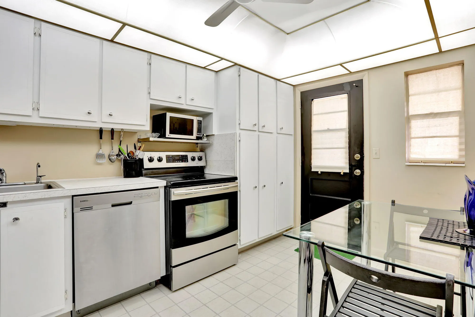 Property Slideshow image 9 of 61 | 2951 nw 46th ave 201, Lauderdale Lakes, FL, 33313