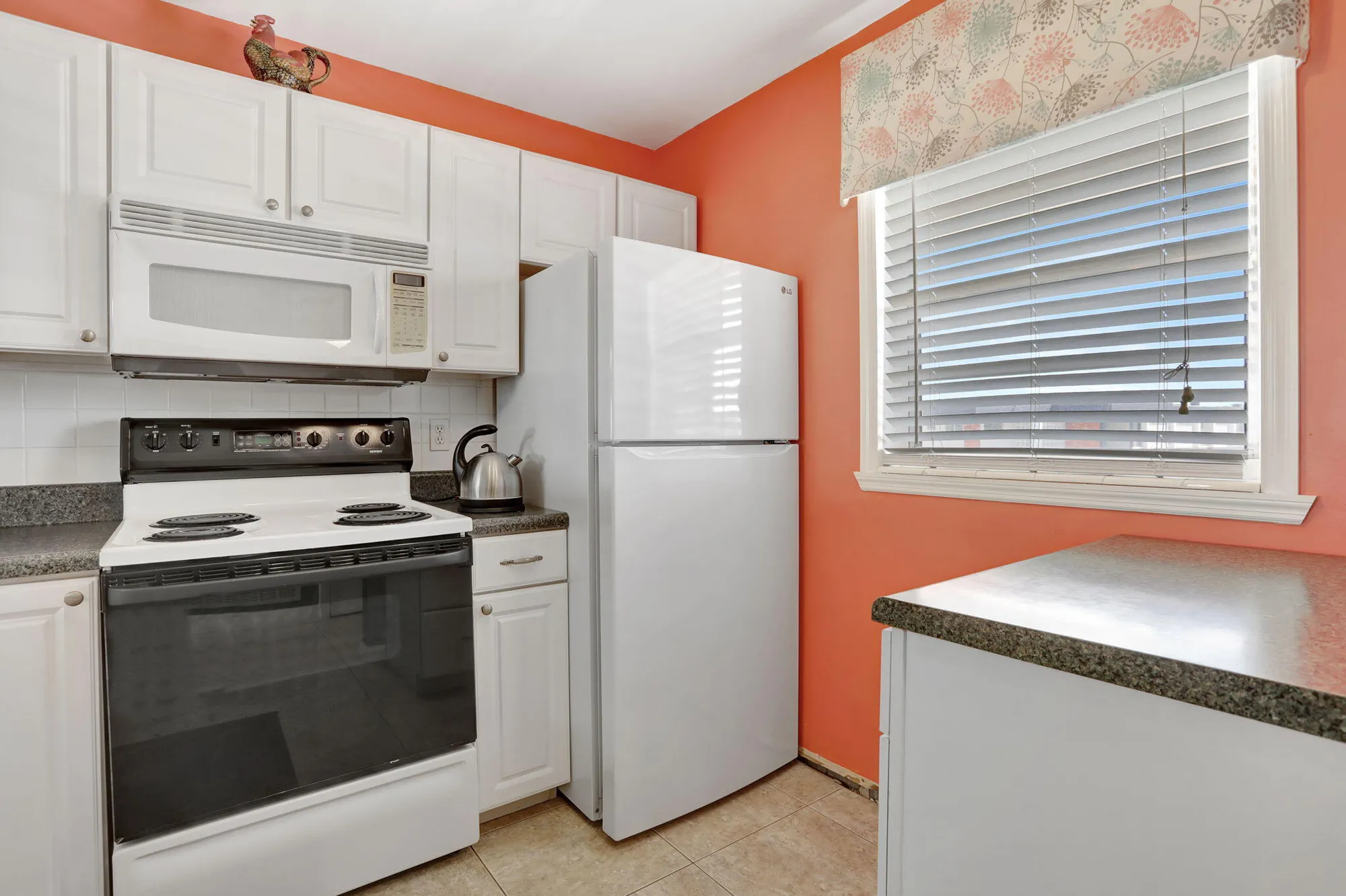 Property Slideshow image 7 of 68 | 3051 nw 46th ave 406, Lauderdale Lakes, FL, 33313