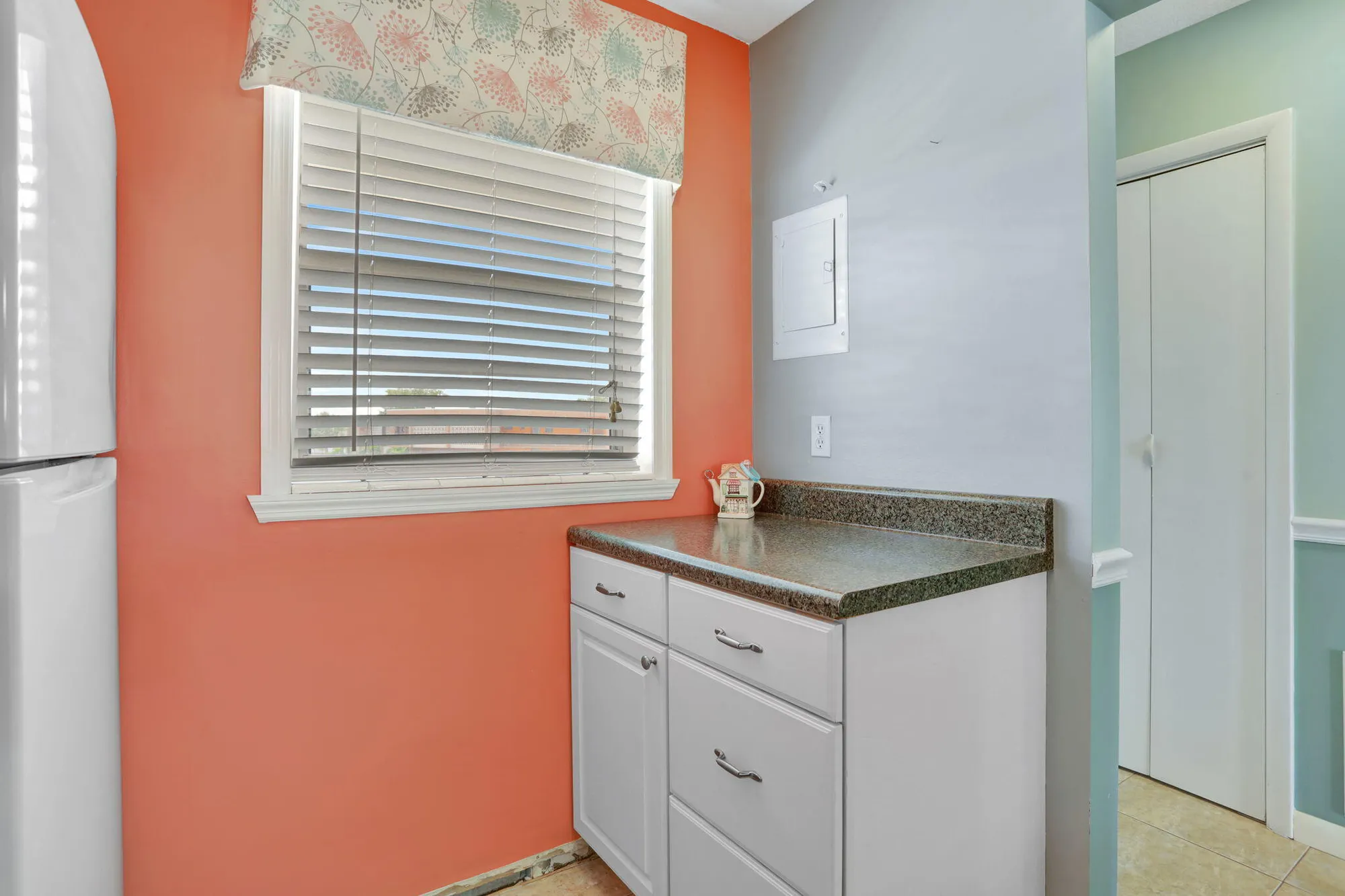 Property Slideshow image 8 of 68 | 3051 nw 46th ave 406, Lauderdale Lakes, FL, 33313